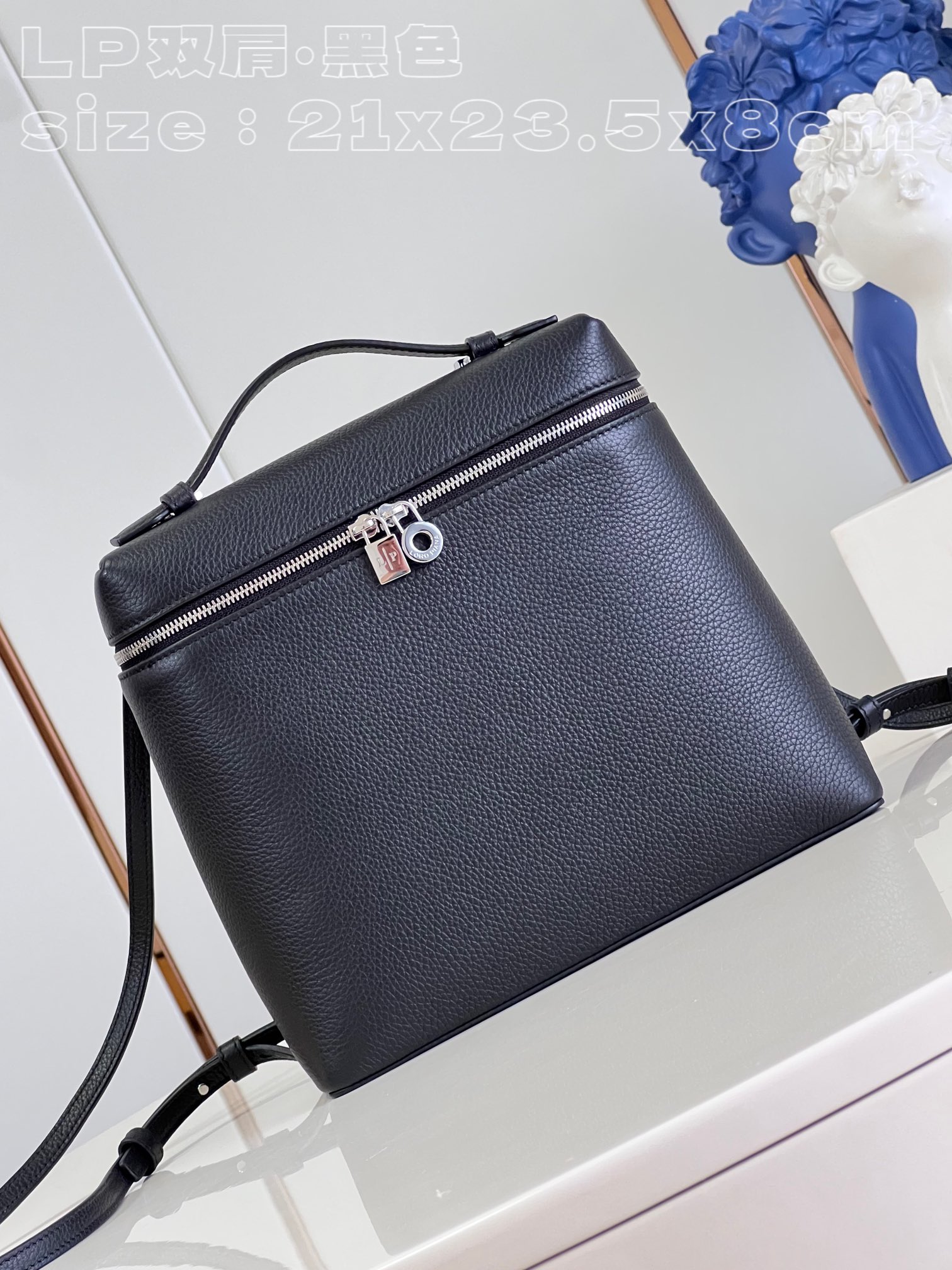 NO:400656,【Exclusive real photo LP shoulders·Black】Excellent all-steel hardware Loro piana Nouyoupian 'With full package and cedar balls' Aimajia's flat replacement bag, wide opening small bag is made of soft Italian calfskin, with removable shoulder straps, which can create a versatile mini bag, two-way zipper opening and closing, matched with My Charms jewelry, inner with pure sheepskin size 21×23.5×8cm Reward price Rejected bargaining, LV [original leather], hermes, louis vuitton, loro piana, loro piana, mini bags, cowhide, sheepskin19860909【独家实拍 LP双肩·黑色】特级全钢五金Loro piana诺悠翩《配全套包装加雪松球》爱马家的平替包包,宽开口小袋采用柔软的意大利小牛皮打造,随附可拆卸肩带,可打造出百搭迷你包袋,双向拉链开合,搭配My Charms饰品,内里搭配纯羊皮尺寸21×23.5×8cm 回馈价拒绝议价,LV【原厂皮】,hermes,louis vuitton,loro piana,loro piana,mini bags,cowhide,sheepskin,Bag