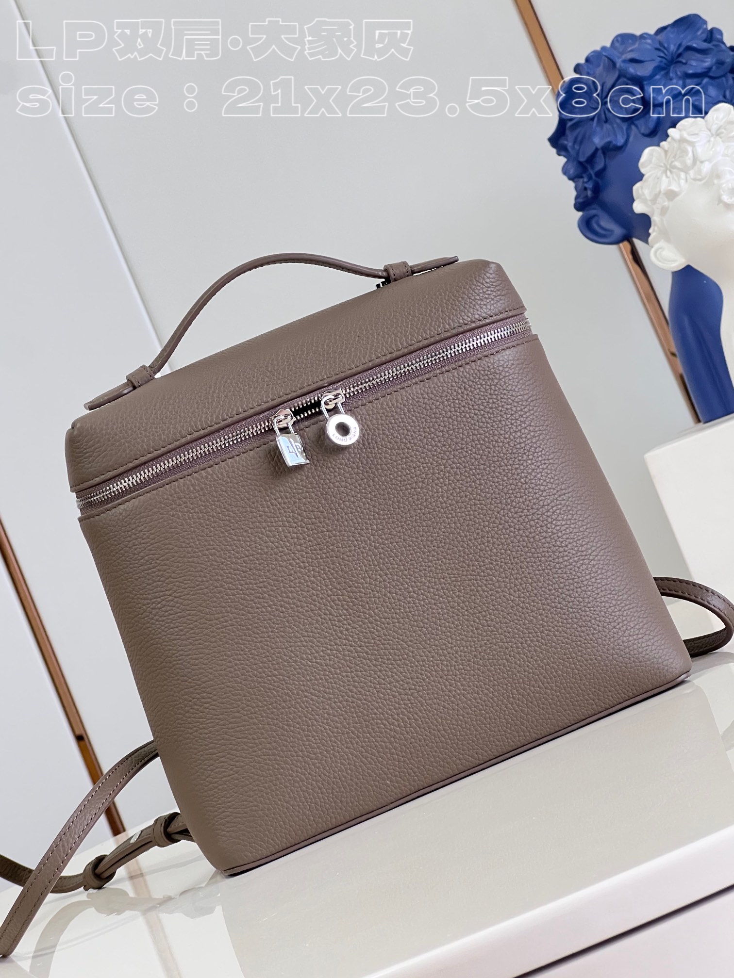 NO:400659,【Exclusive real photo of LP shoulders·Elephant gray】Extra-grade all-steel hardware Loro piana Nouyoupian 'With full package and cedar balls' Aimajia's flat replacement bag, wide opening small bag is made of soft Italian calfskin, with removable shoulder straps, which can create a versatile mini bag, two-way zipper opening and closing, matched with My Charms jewelry, inner with pure sheepskin size 21×23.5×8cm Reward price Rejected bargaining, LV [original leather], hermes, louis vuitton, loro piana, loro piana, mini bags, cowhide, sheepskin19860909【独家实拍 LP双肩·大象灰】特级全钢五金Loro piana诺悠翩《配全套包装加雪松球》爱马家的平替包包,宽开口小袋采用柔软的意大利小牛皮打造,随附可拆卸肩带,可打造出百搭迷你包袋,双向拉链开合,搭配My Charms饰品,内里搭配纯羊皮尺寸21×23.5×8cm 回馈价拒绝议价,LV【原厂皮】,hermes,louis vuitton,loro piana,loro piana,mini bags,cowhide,sheepskin,Bag