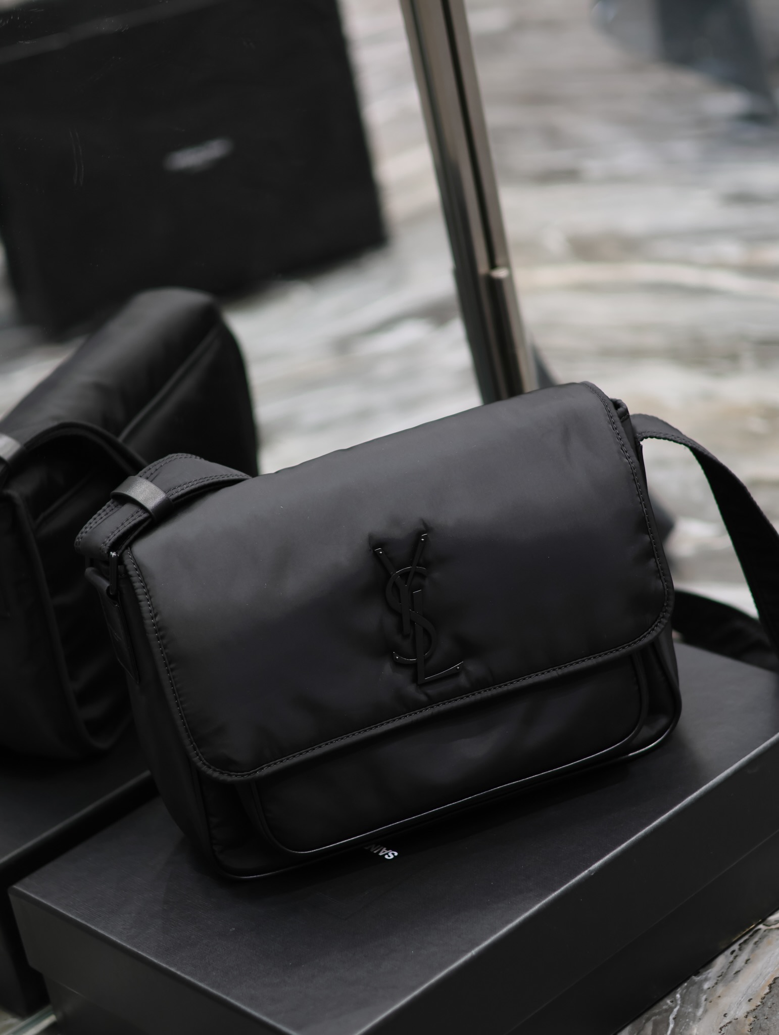 Saint Laurent Details po