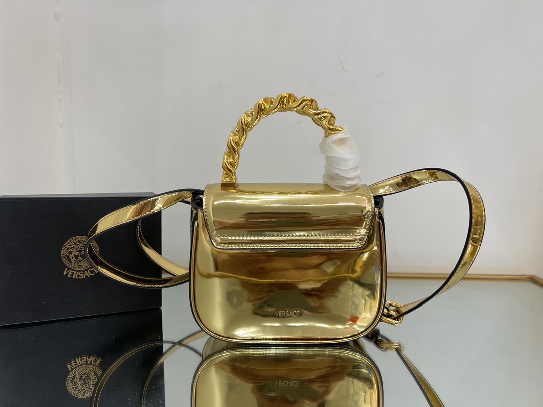 “Versace Gold Coat with Medusa Board and Handles, Model 1066” - 图片 2