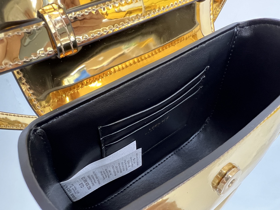 “Versace Gold Coat with Medusa Board and Handles, Model 1066” - 图片 8