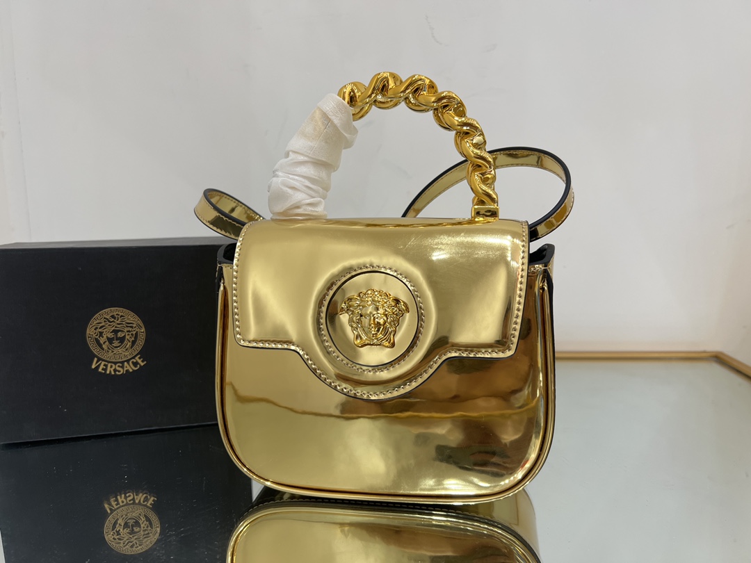 “Versace Gold Coat with Medusa Board and Handles, Model 1066” - 图片 1