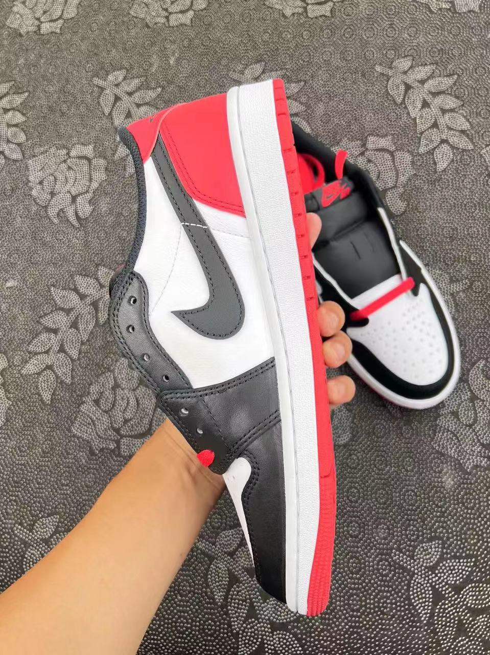 ? Air Jordan 1 Low OG款 'Black Toe