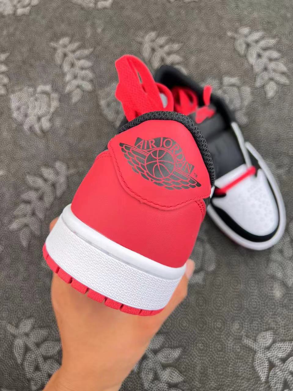 ? Air Jordan 1 Low OG款 'Black Toe