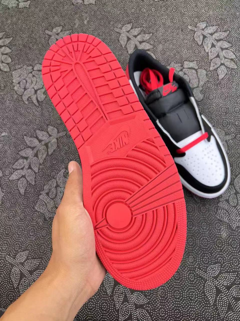 ? Air Jordan 1 Low OG款 'Black Toe