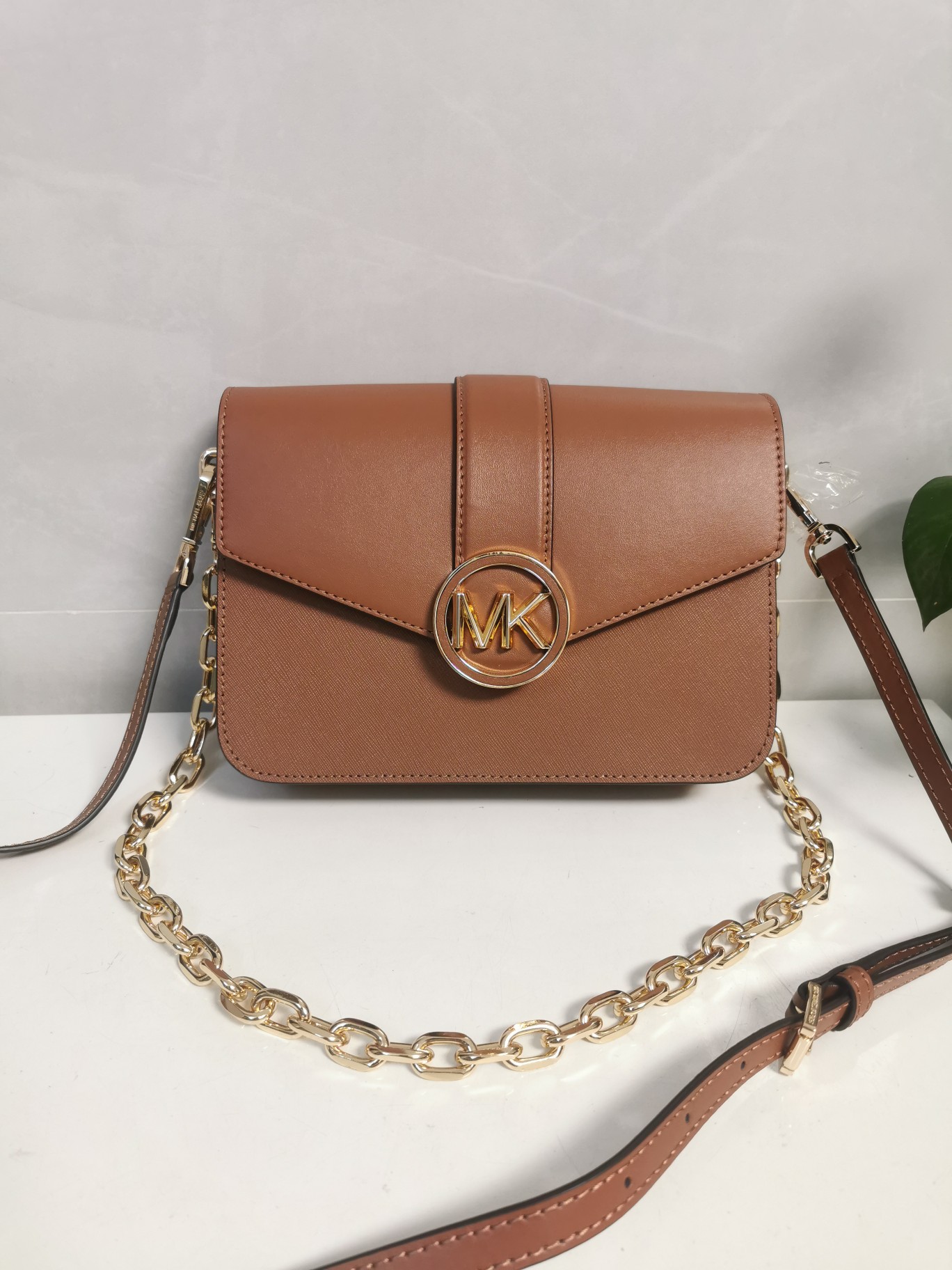 Michael Kors MK独家新款Carmen中号信封包链条翻盖牛皮单肩斜挎包， 大字母五金，五金链条手提和长肩带斜挎包，双肩带可拆卸