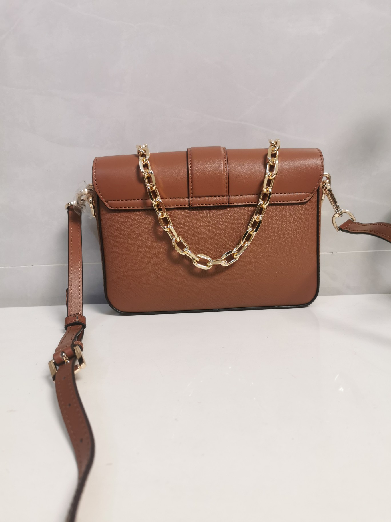 Michael Kors MK独家新款Carmen中号信封包链条翻盖牛皮单肩斜挎包， 大字母五金，五金链条手提和长肩带斜挎包，双肩带可拆卸