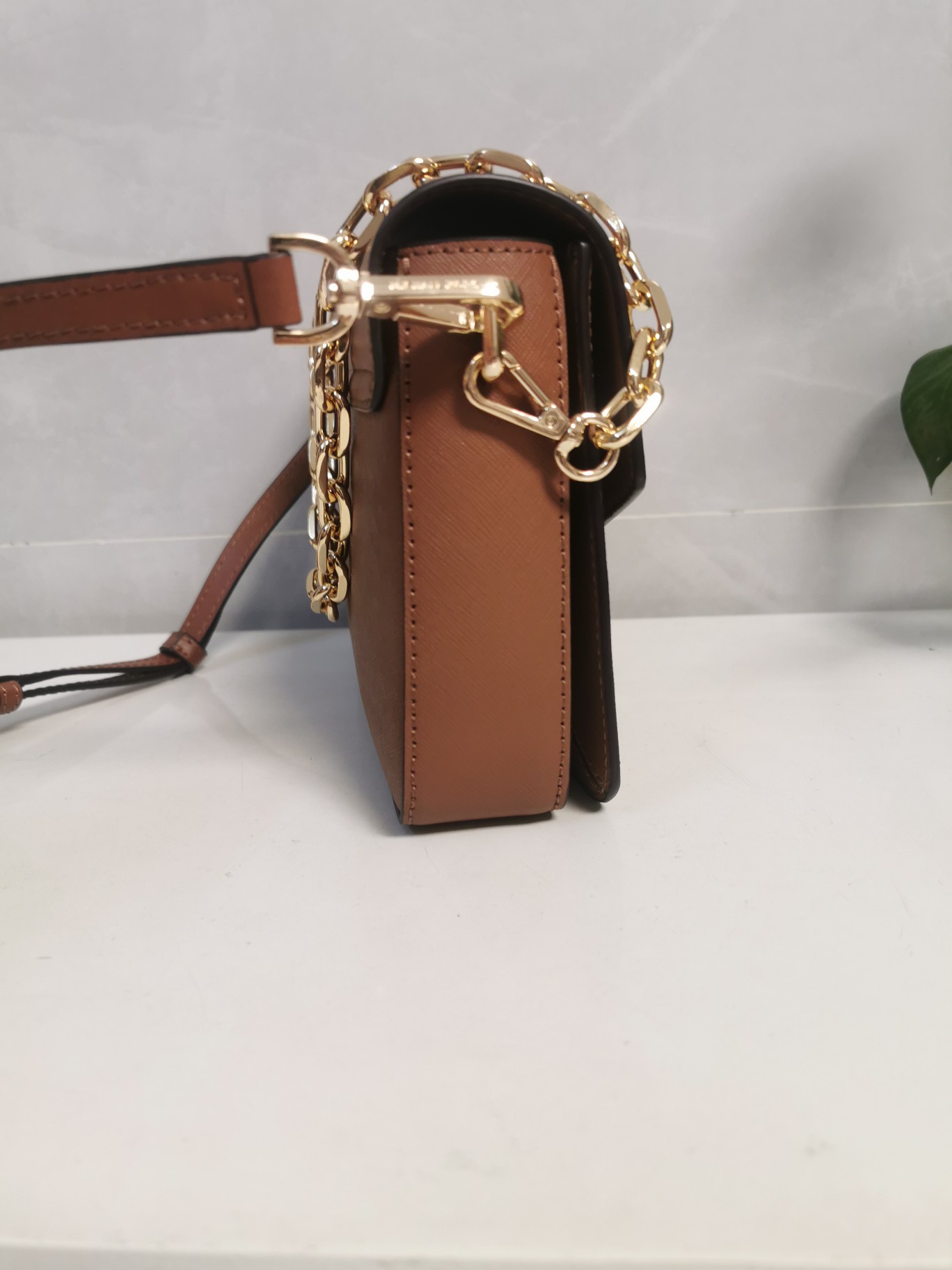 Michael Kors MK独家新款Carmen中号信封包链条翻盖牛皮单肩斜挎包， 大字母五金，五金链条手提和长肩带斜挎包，双肩带可拆卸