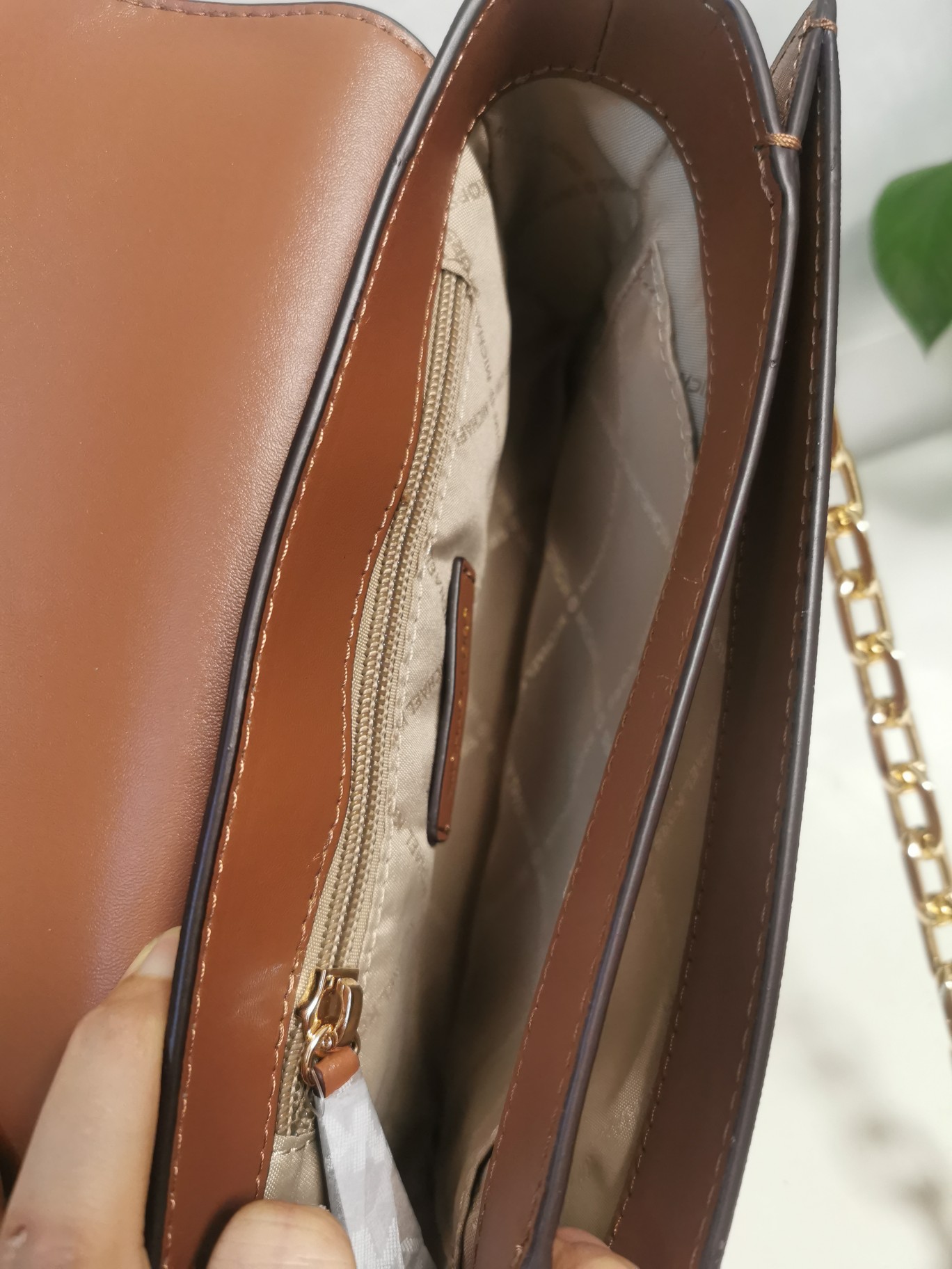 Michael Kors MK独家新款Carmen中号信封包链条翻盖牛皮单肩斜挎包， 大字母五金，五金链条手提和长肩带斜挎包，双肩带可拆卸