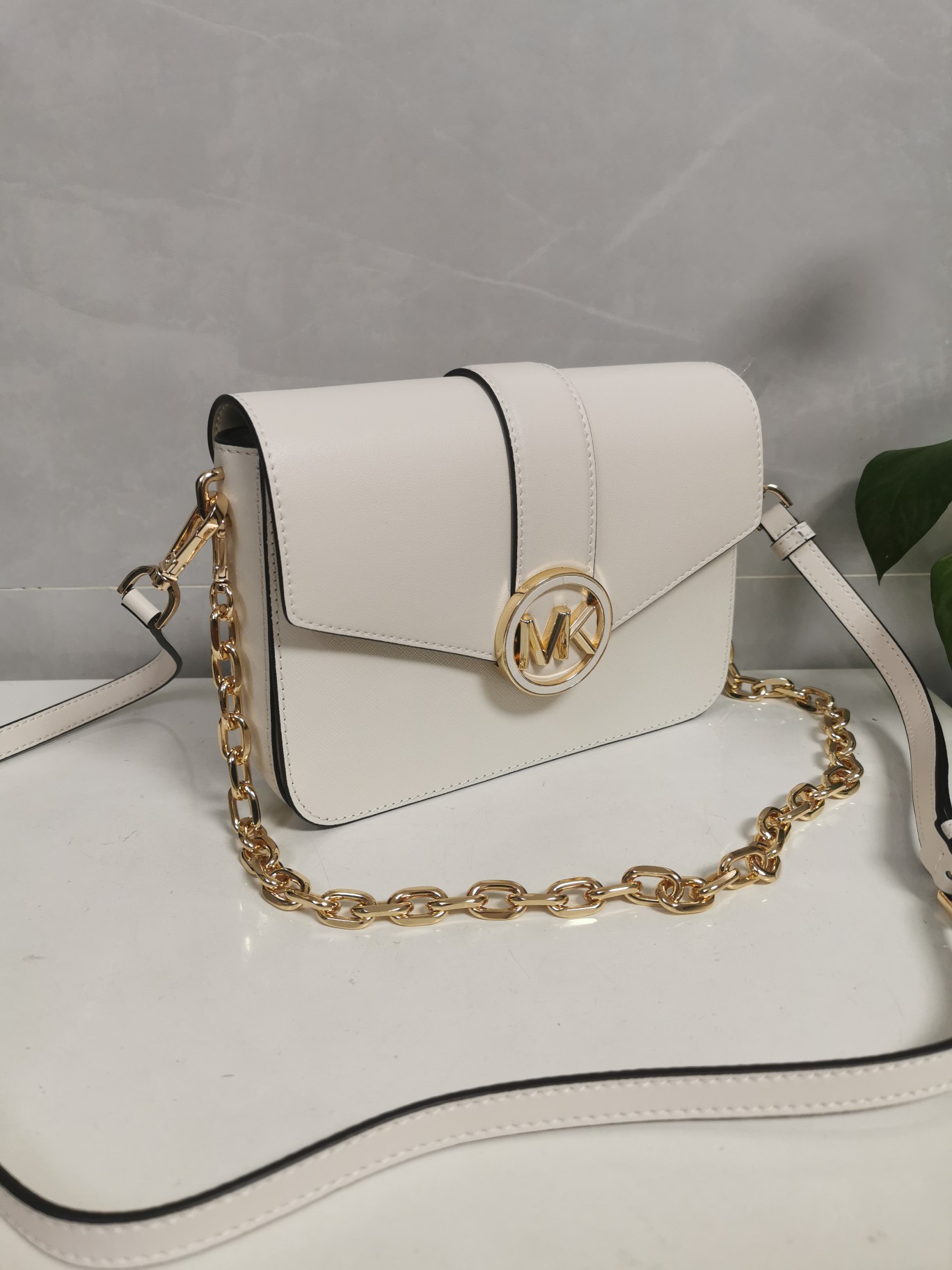 Michael Kors MK独家新款Carmen中号信封包链条翻盖牛皮单肩斜挎包， 大字母五金，五金链条手提和长肩带斜挎包，双肩带可拆卸
