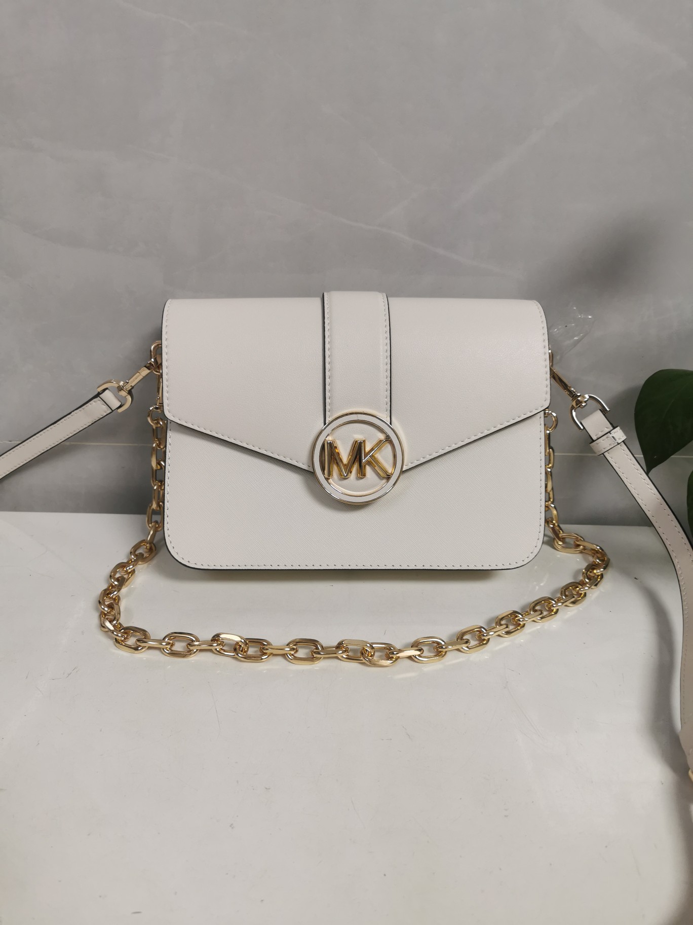 Michael Kors MK独家新款Carmen中号信封包链条翻盖牛皮单肩斜挎包， 大字母五金，五金链条手提和长肩带斜挎包，双肩带可拆卸
