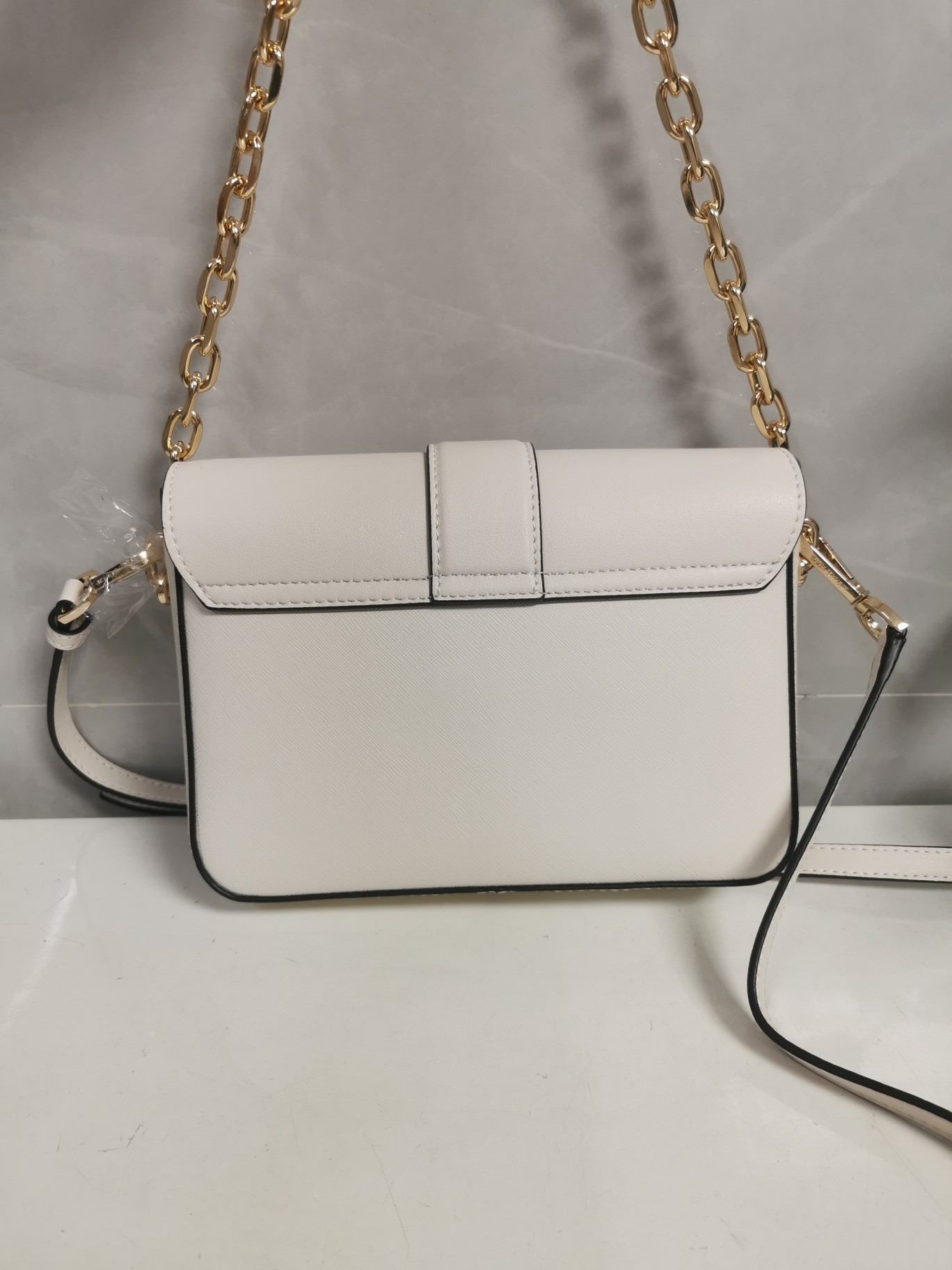 Michael Kors MK独家新款Carmen中号信封包链条翻盖牛皮单肩斜挎包， 大字母五金，五金链条手提和长肩带斜挎包，双肩带可拆卸