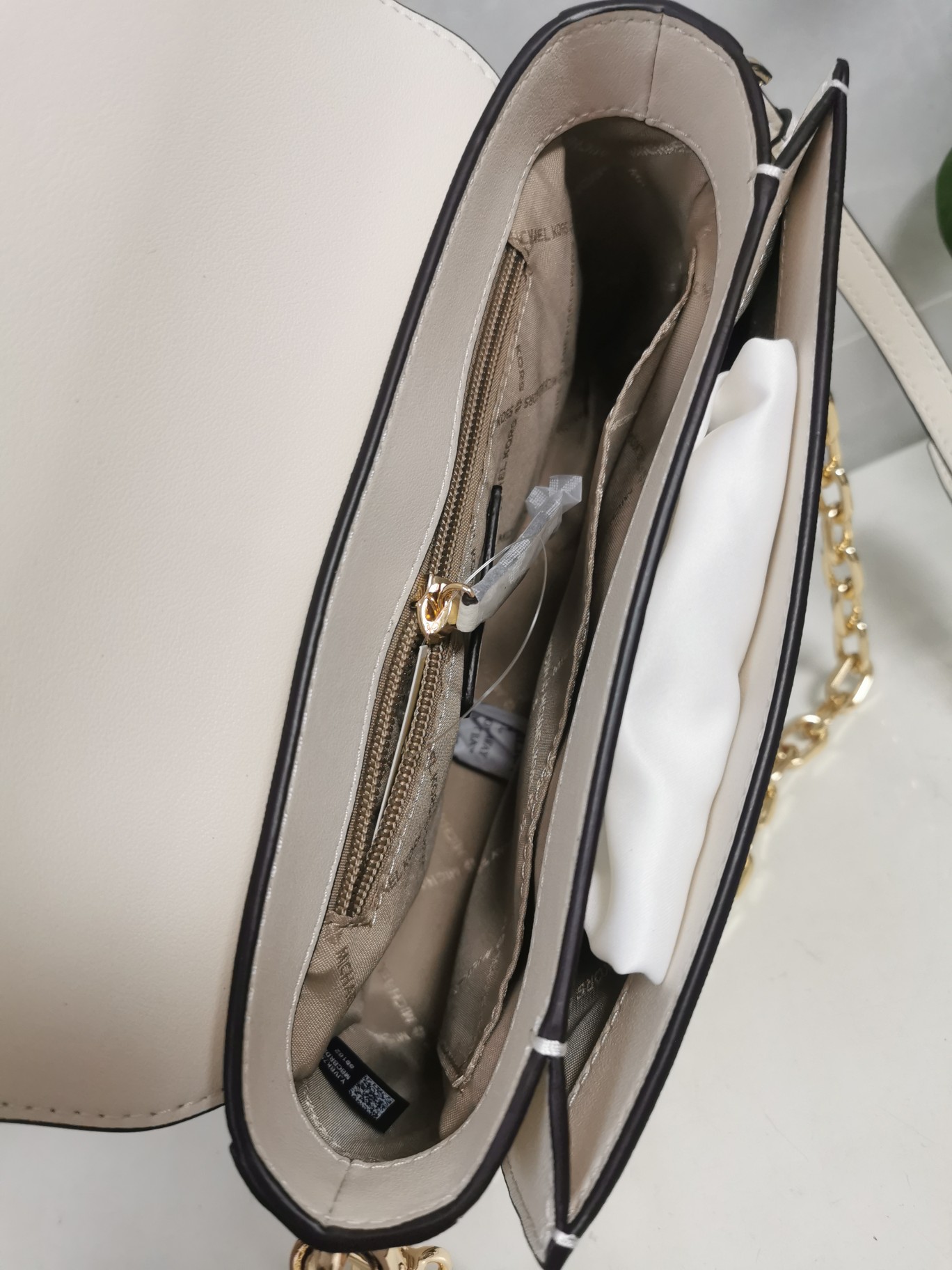 Michael Kors MK独家新款Carmen中号信封包链条翻盖牛皮单肩斜挎包， 大字母五金，五金链条手提和长肩带斜挎包，双肩带可拆卸