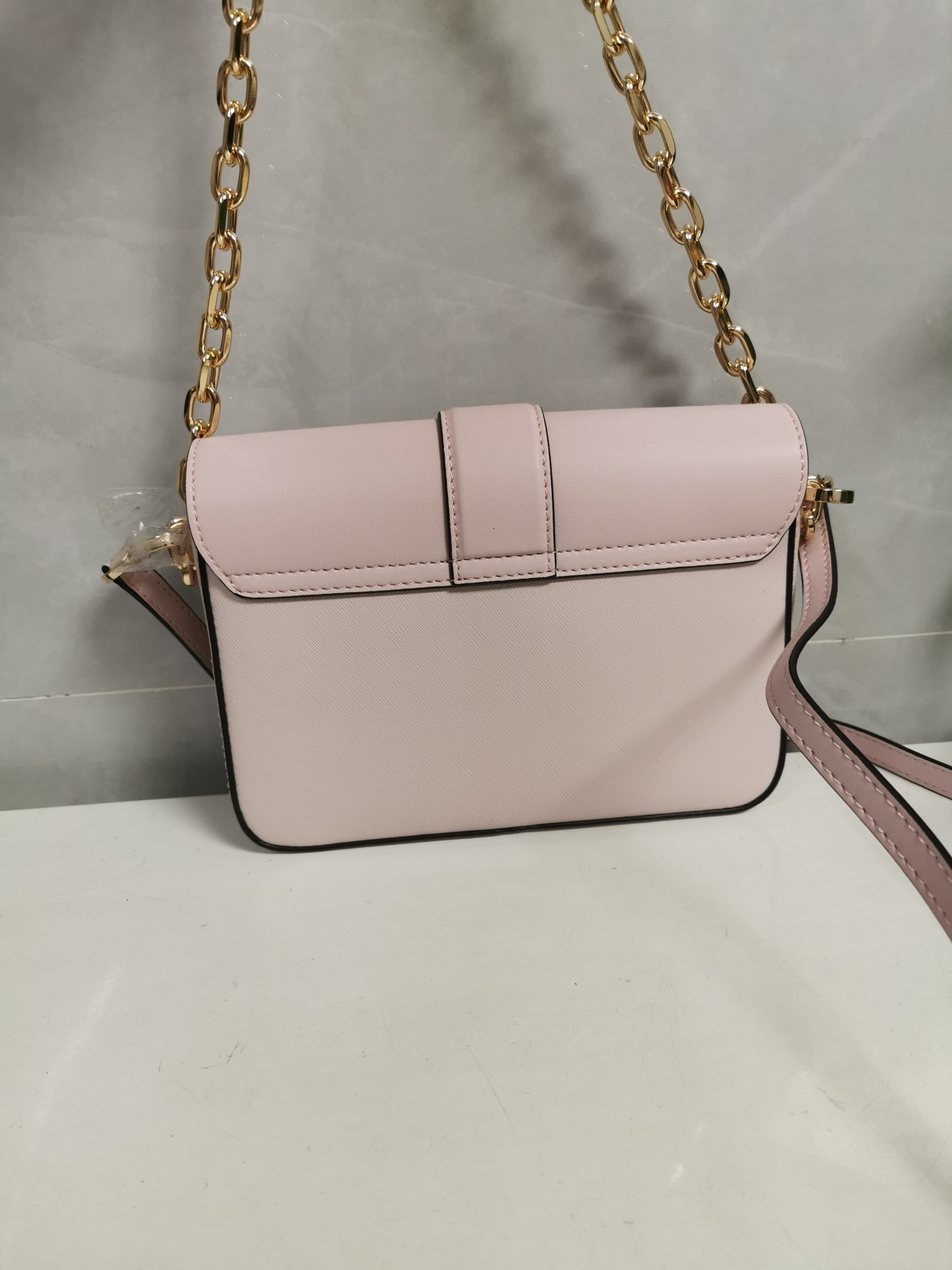 Michael Kors MK独家新款Carmen中号信封包链条翻盖牛皮单肩斜挎包， 大字母五金，五金链条手提和长肩带斜挎包，双肩带可拆卸