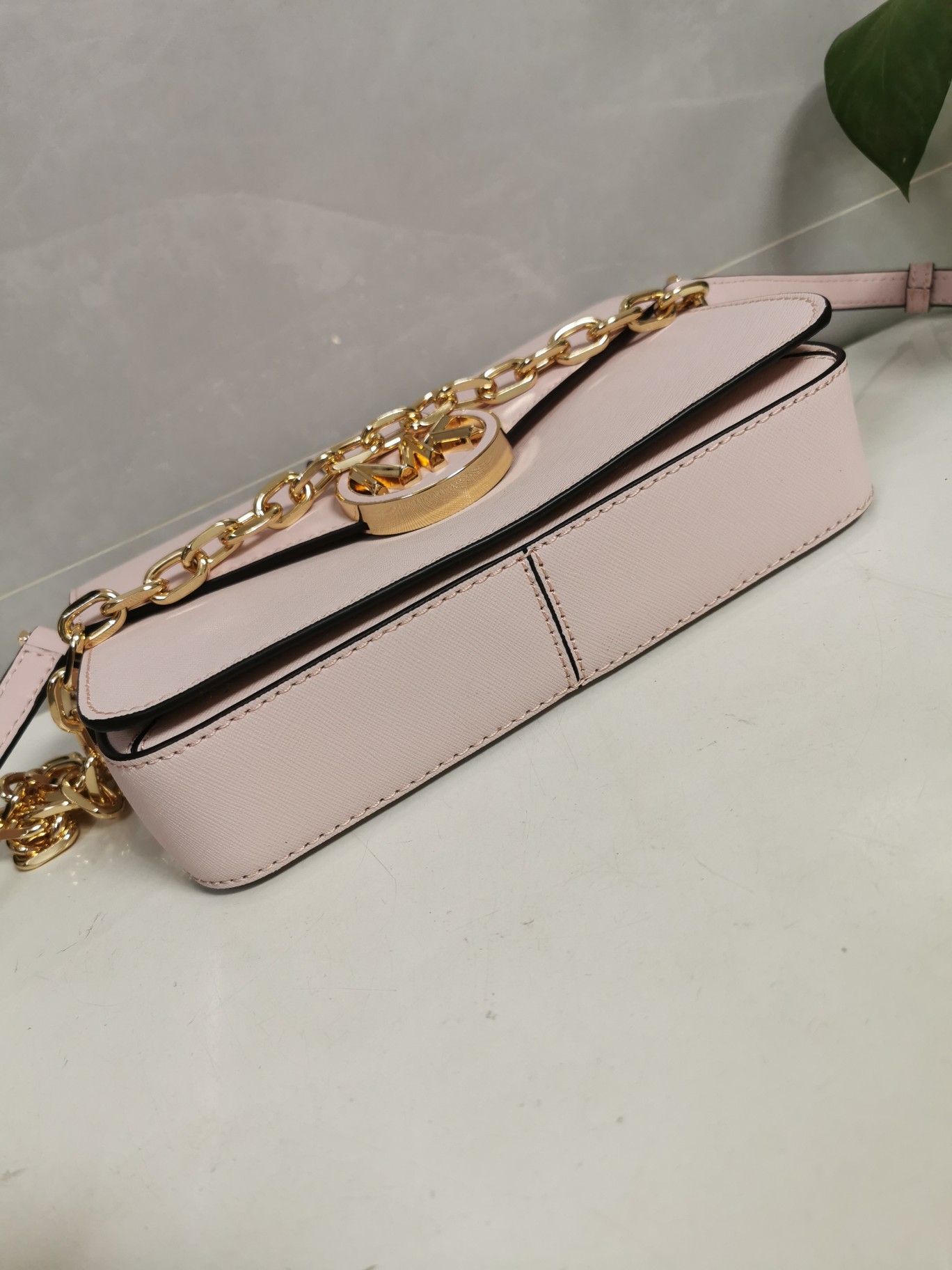 Michael Kors MK独家新款Carmen中号信封包链条翻盖牛皮单肩斜挎包， 大字母五金，五金链条手提和长肩带斜挎包，双肩带可拆卸