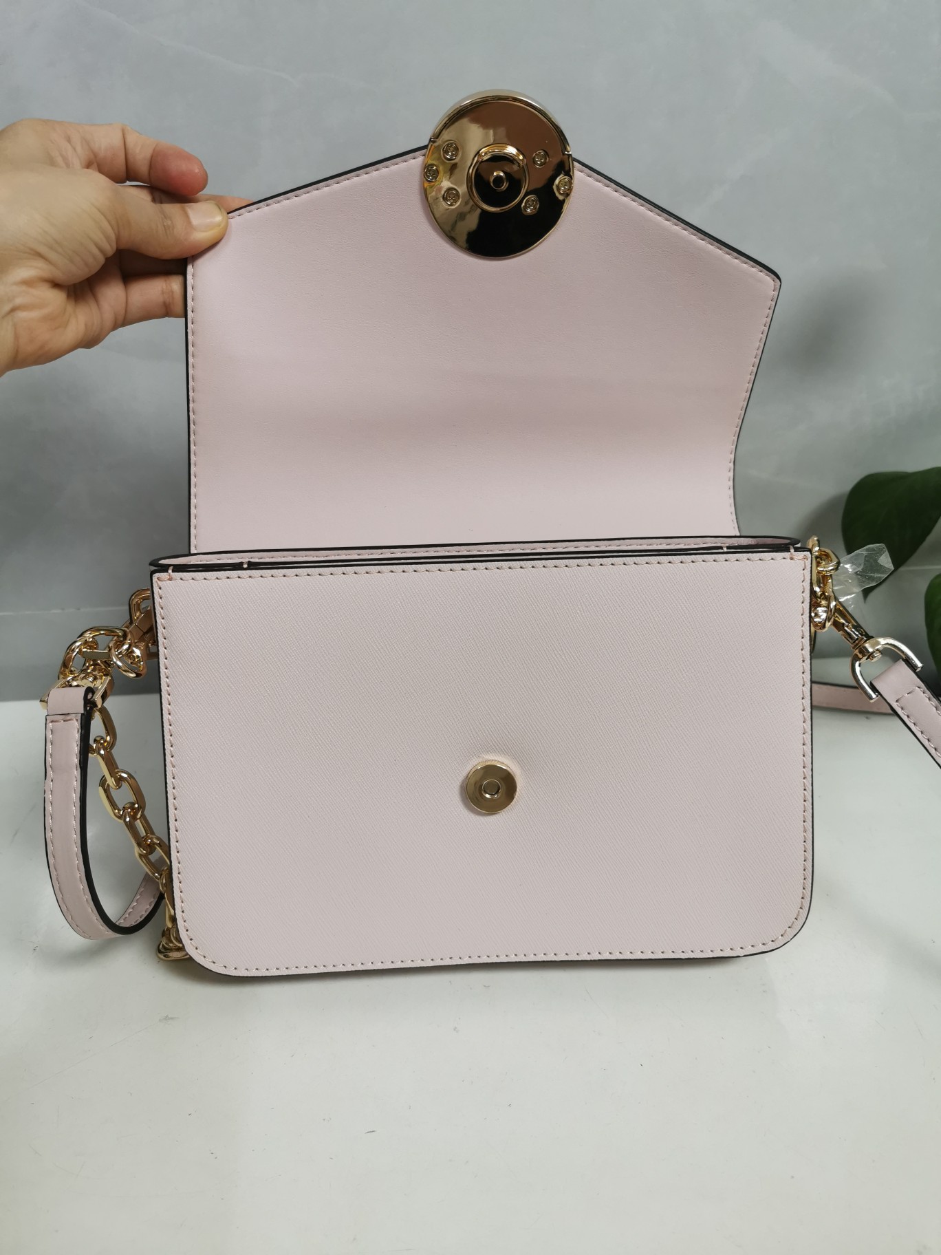 Michael Kors MK独家新款Carmen中号信封包链条翻盖牛皮单肩斜挎包， 大字母五金，五金链条手提和长肩带斜挎包，双肩带可拆卸