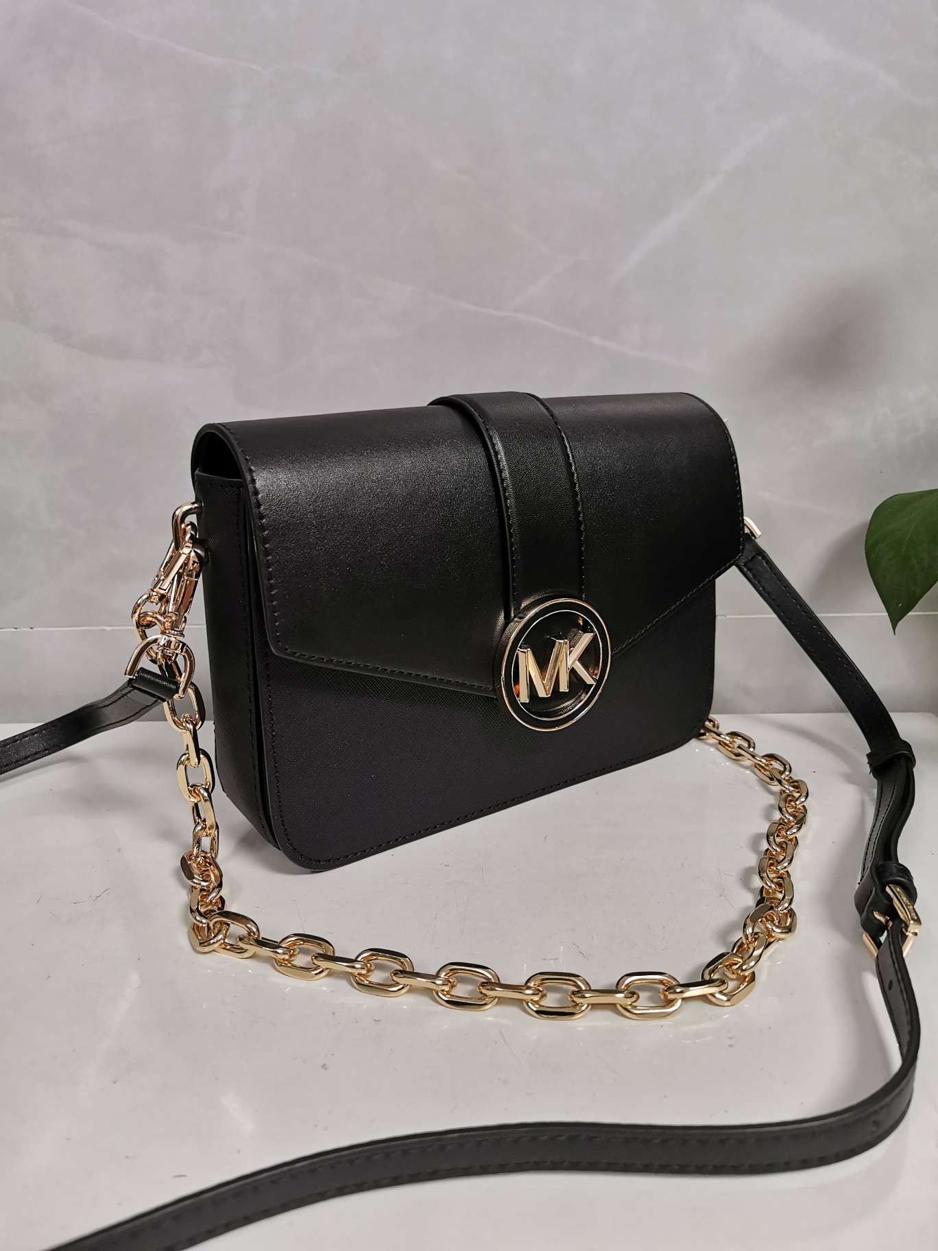 Michael Kors MK独家新款Carmen中号信封包链条翻盖牛皮单肩斜挎包， 大字母五金，五金链条手提和长肩带斜挎包，双肩带可拆卸