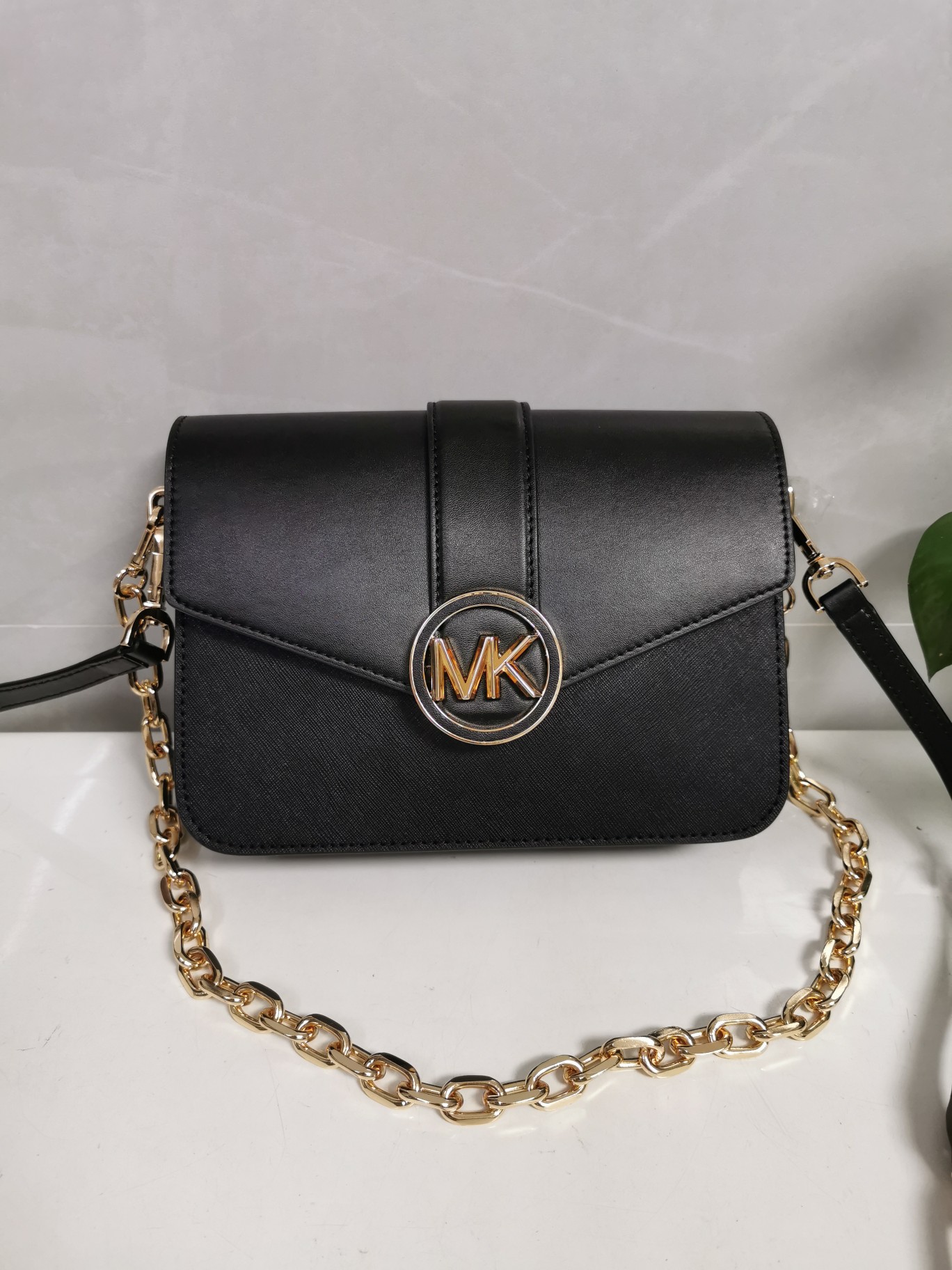 Michael Kors MK独家新款Carmen中号信封包链条翻盖牛皮单肩斜挎包， 大字母五金，五金链条手提和长肩带斜挎包，双肩带可拆卸