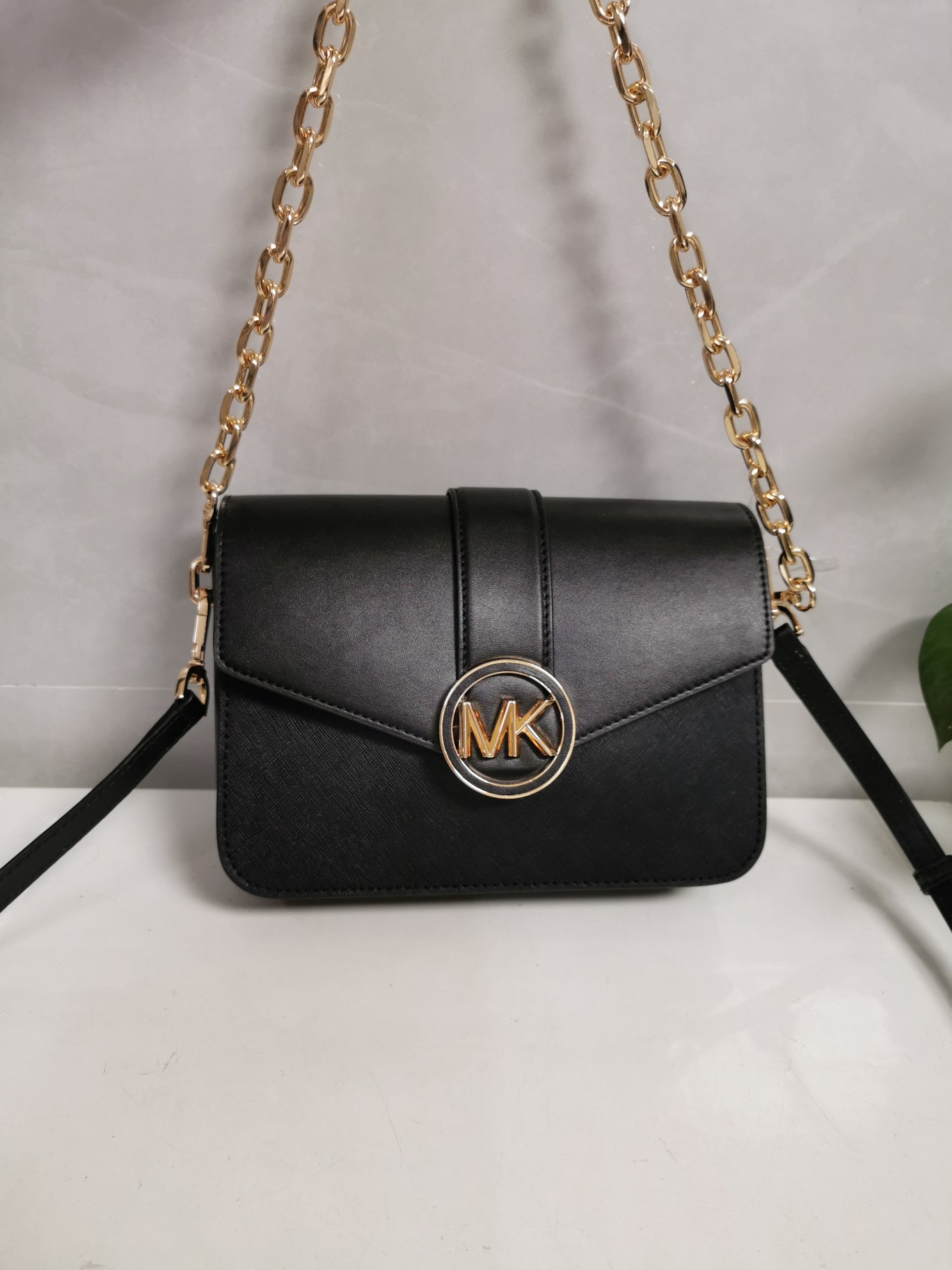 Michael Kors MK独家新款Carmen中号信封包链条翻盖牛皮单肩斜挎包， 大字母五金，五金链条手提和长肩带斜挎包，双肩带可拆卸