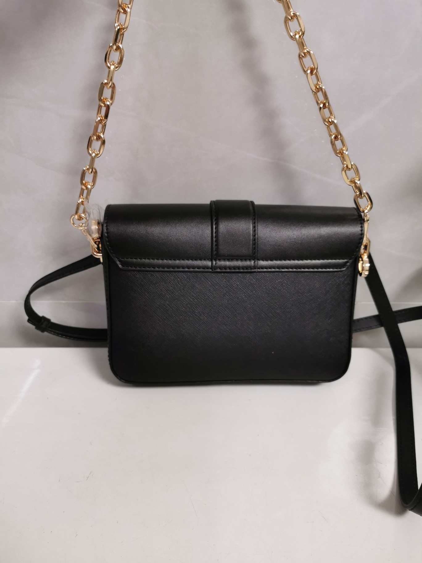 Michael Kors MK独家新款Carmen中号信封包链条翻盖牛皮单肩斜挎包， 大字母五金，五金链条手提和长肩带斜挎包，双肩带可拆卸