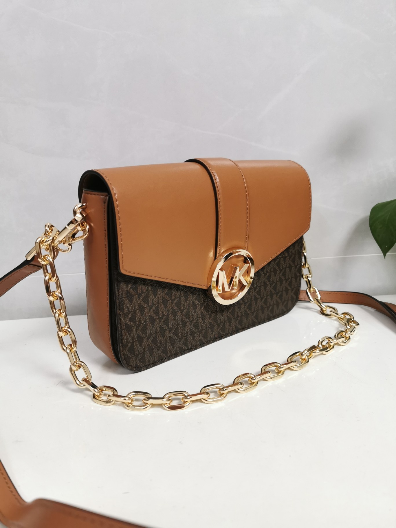 Michael Kors MK独家新款Carmen中号信封包链条翻盖牛皮单肩斜挎包 大字母五金pv啡拼棕