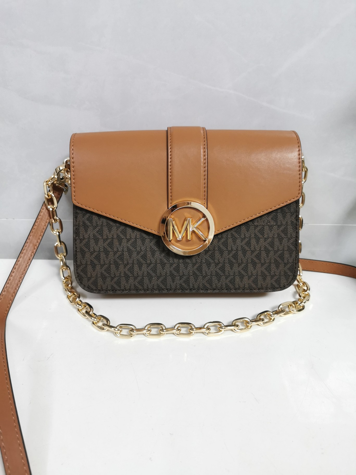 Michael Kors MK独家新款Carmen中号信封包链条翻盖牛皮单肩斜挎包 大字母五金pv啡拼棕