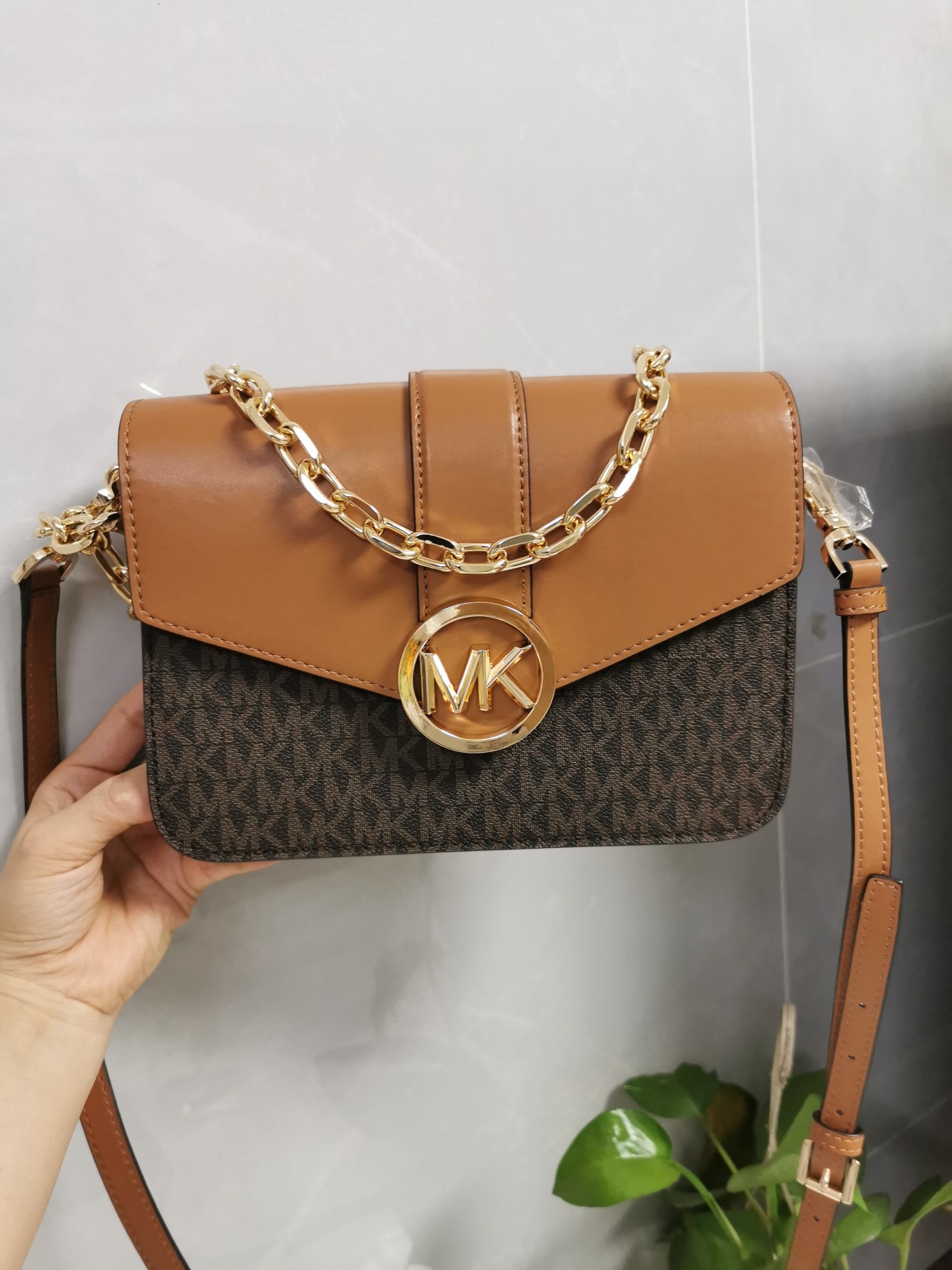 Michael Kors MK独家新款Carmen中号信封包链条翻盖牛皮单肩斜挎包 大字母五金pv啡拼棕
