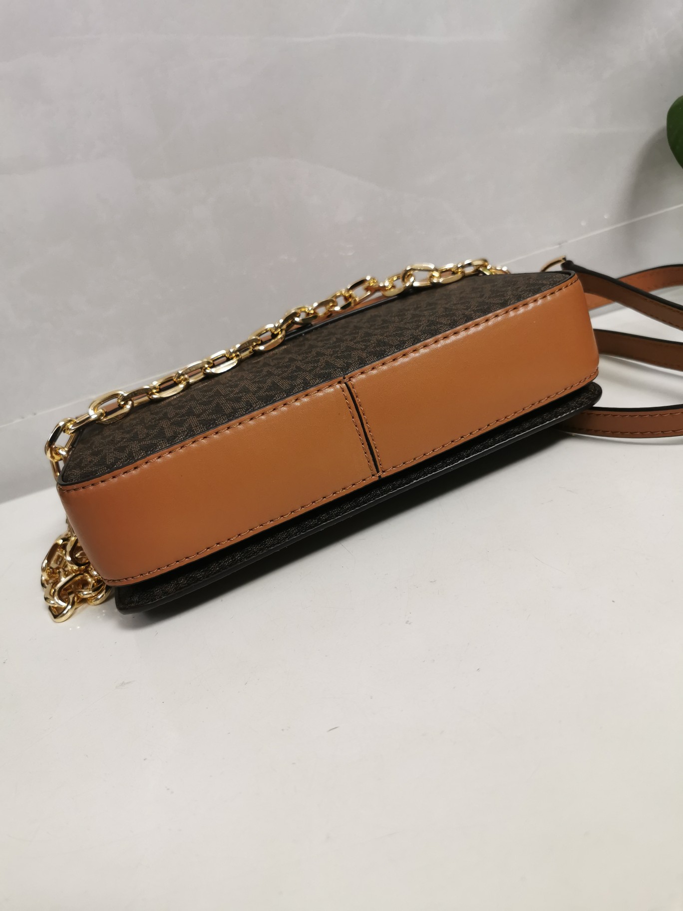 Michael Kors MK独家新款Carmen中号信封包链条翻盖牛皮单肩斜挎包 大字母五金pv啡拼棕