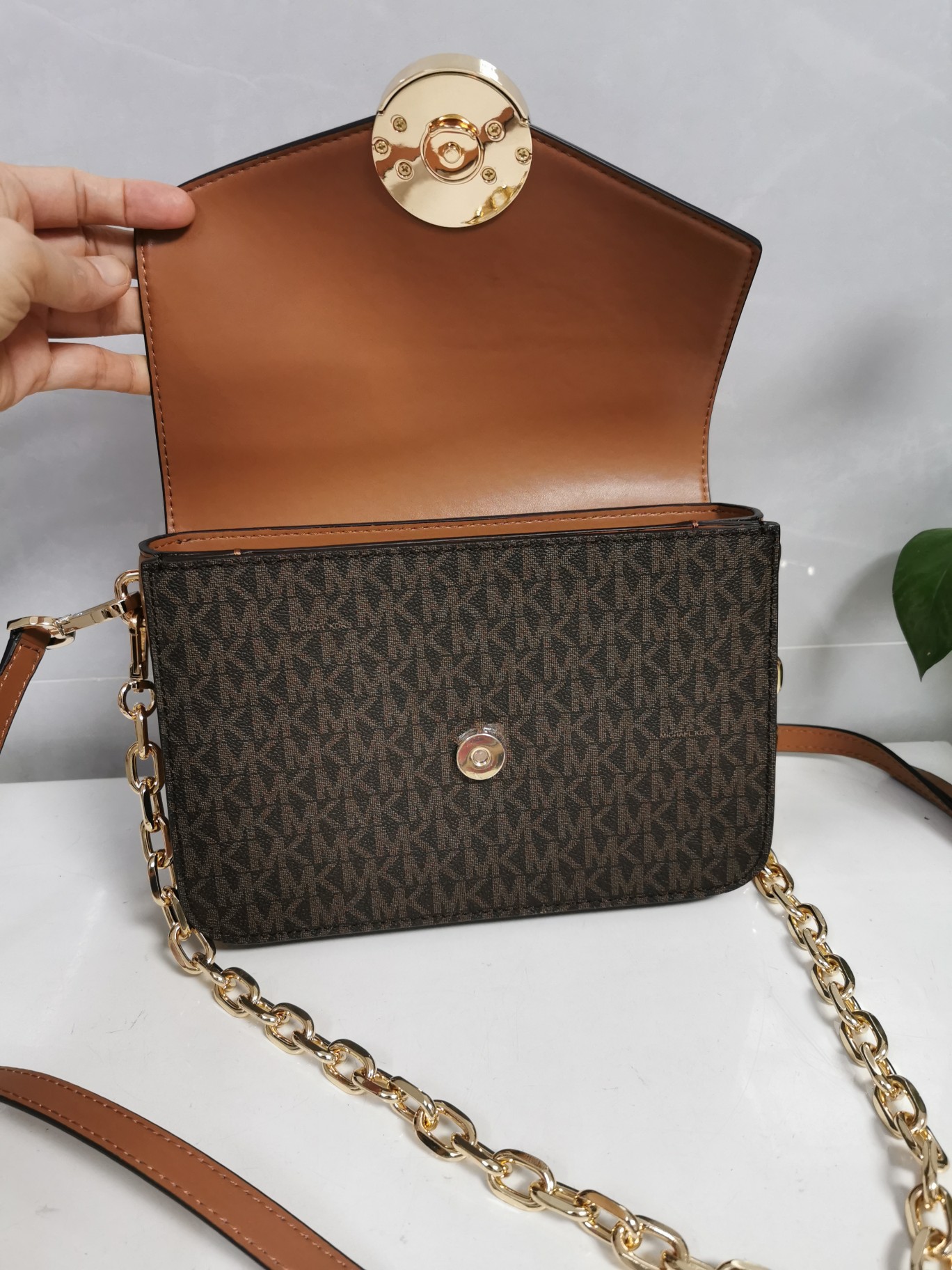 Michael Kors MK独家新款Carmen中号信封包链条翻盖牛皮单肩斜挎包 大字母五金pv啡拼棕