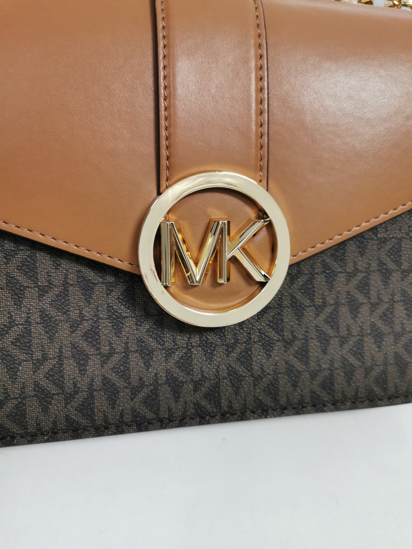 Michael Kors MK独家新款Carmen中号信封包链条翻盖牛皮单肩斜挎包 大字母五金pv啡拼棕