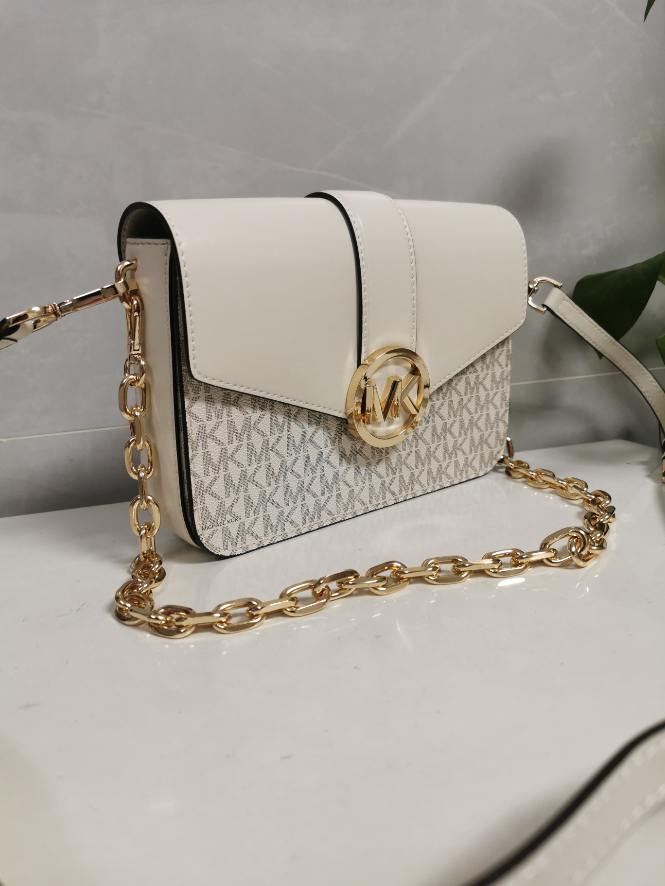 Michael Kors MK独家新款Carmen中号信封包链条翻盖牛皮单肩斜挎包 大字母五金pv白拼白