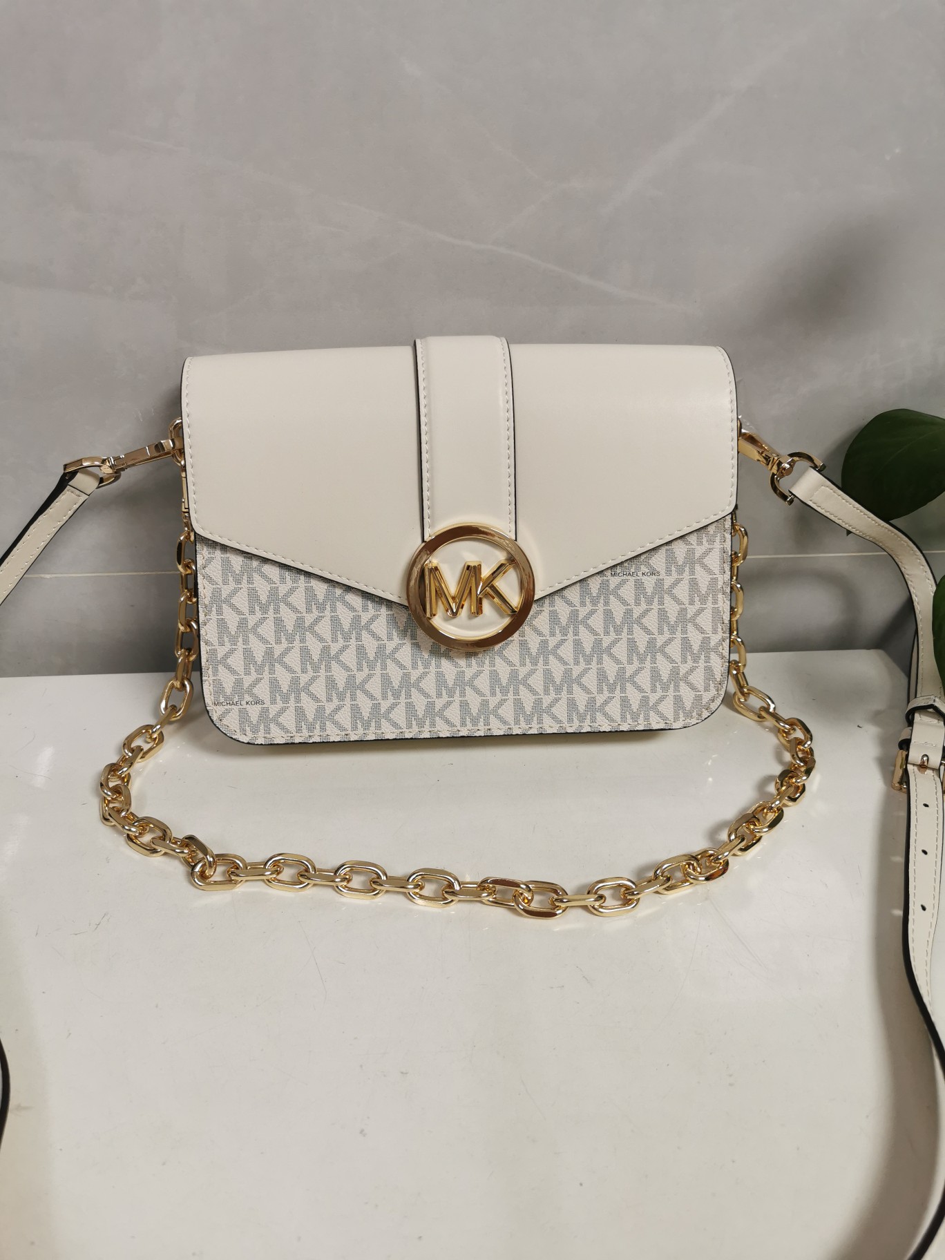 Michael Kors MK独家新款Carmen中号信封包链条翻盖牛皮单肩斜挎包 大字母五金pv白拼白