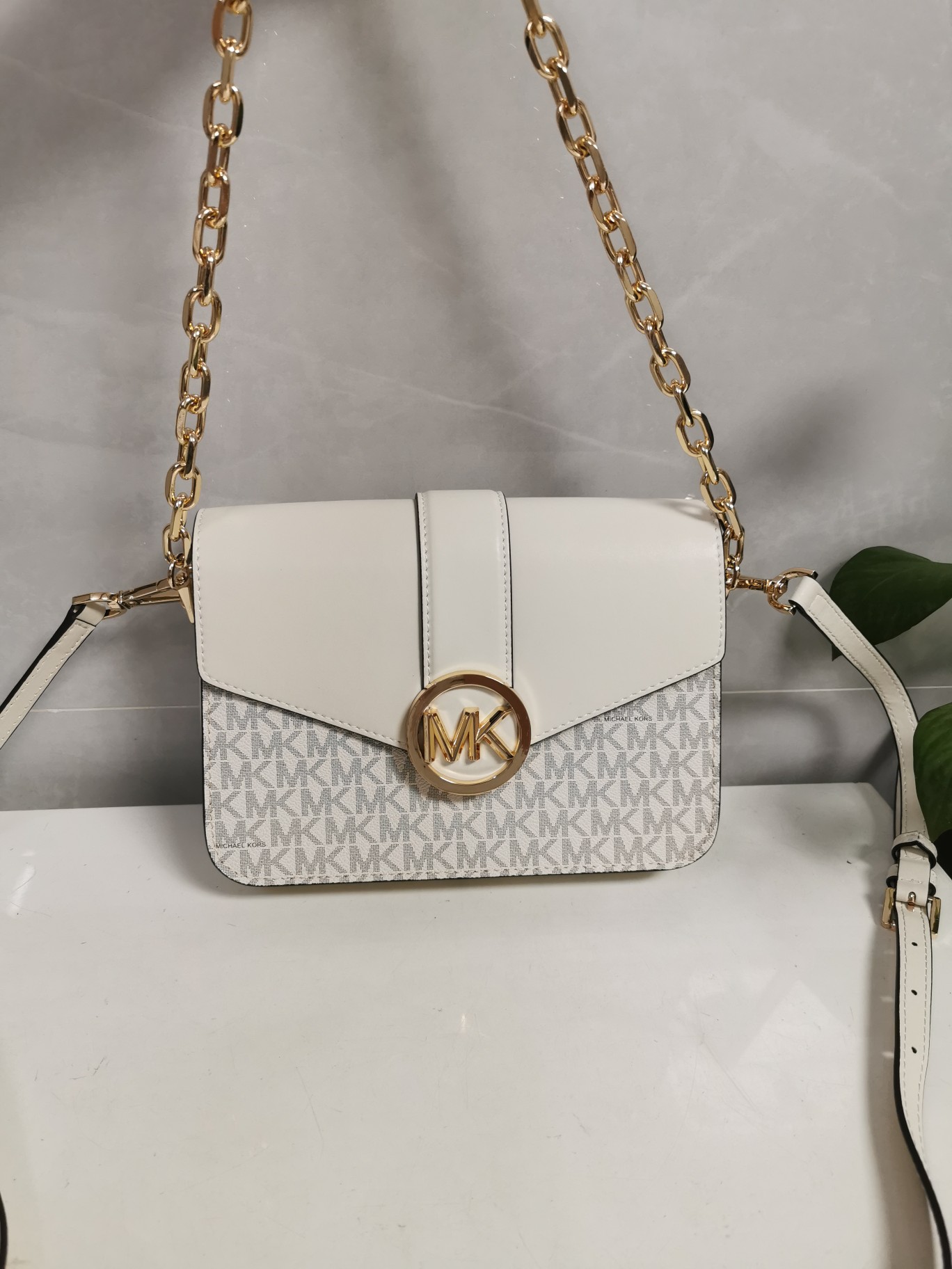 Michael Kors MK独家新款Carmen中号信封包链条翻盖牛皮单肩斜挎包 大字母五金pv白拼白