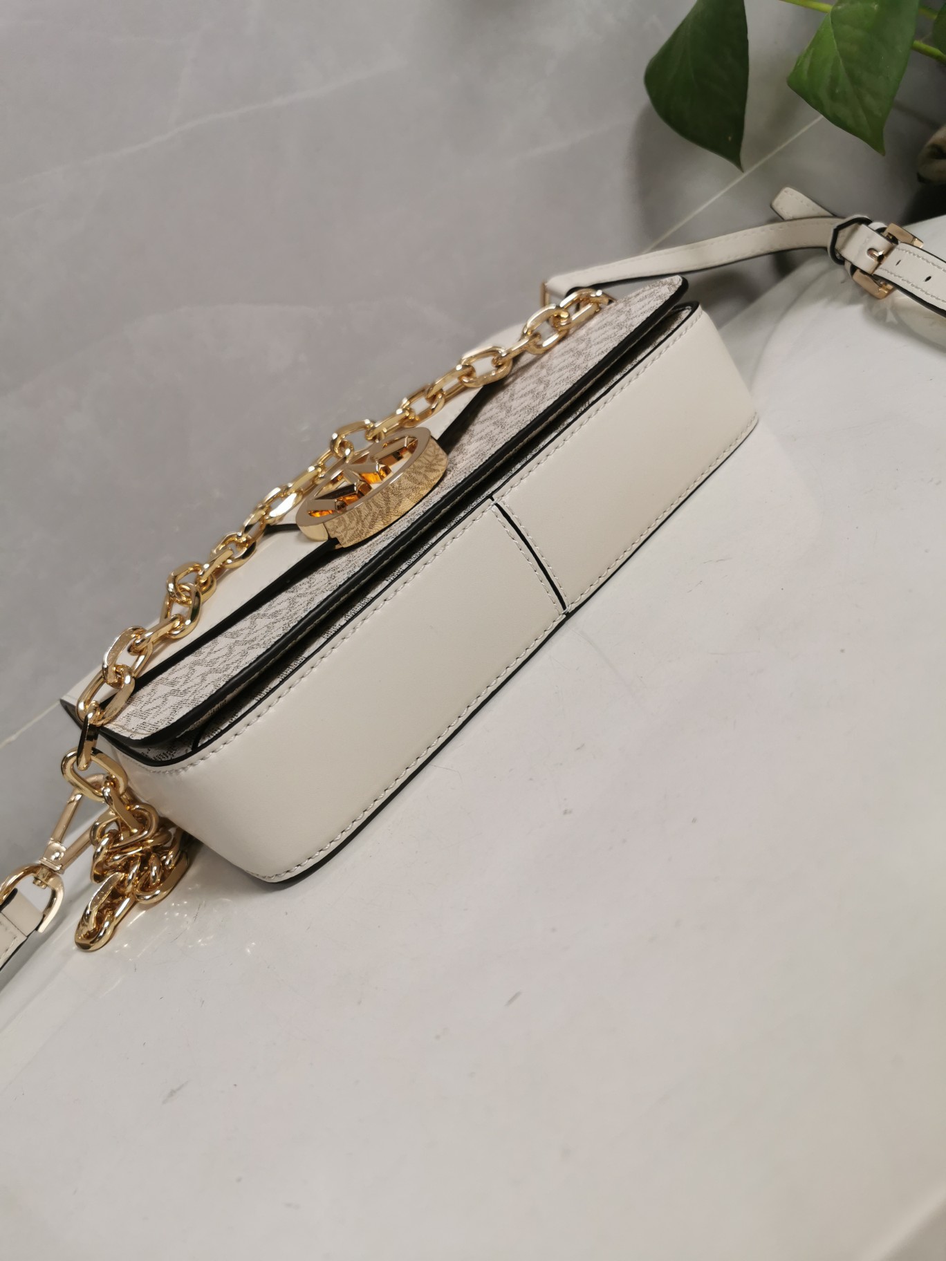 Michael Kors MK独家新款Carmen中号信封包链条翻盖牛皮单肩斜挎包 大字母五金pv白拼白