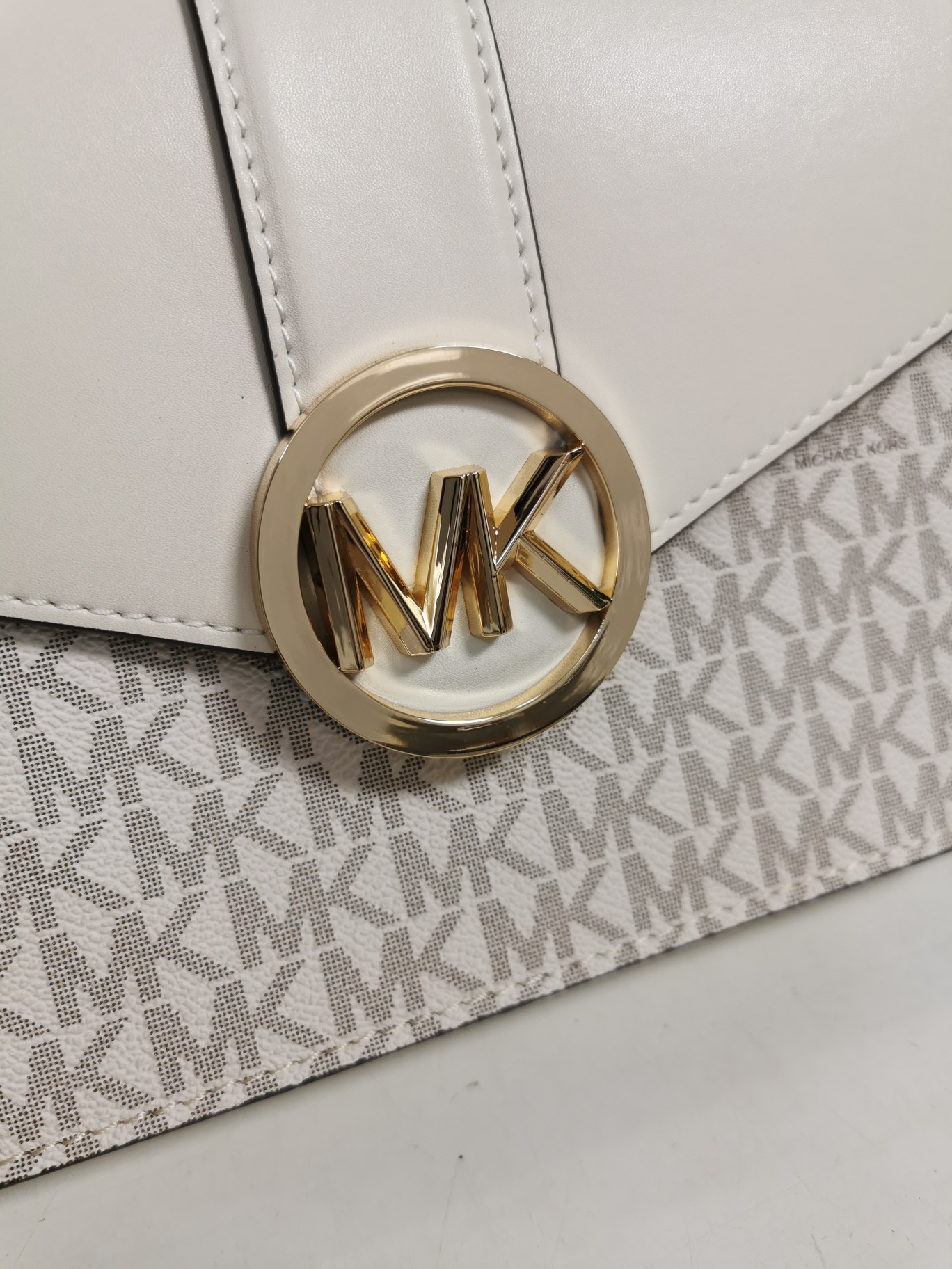 Michael Kors MK独家新款Carmen中号信封包链条翻盖牛皮单肩斜挎包 大字母五金pv白拼白