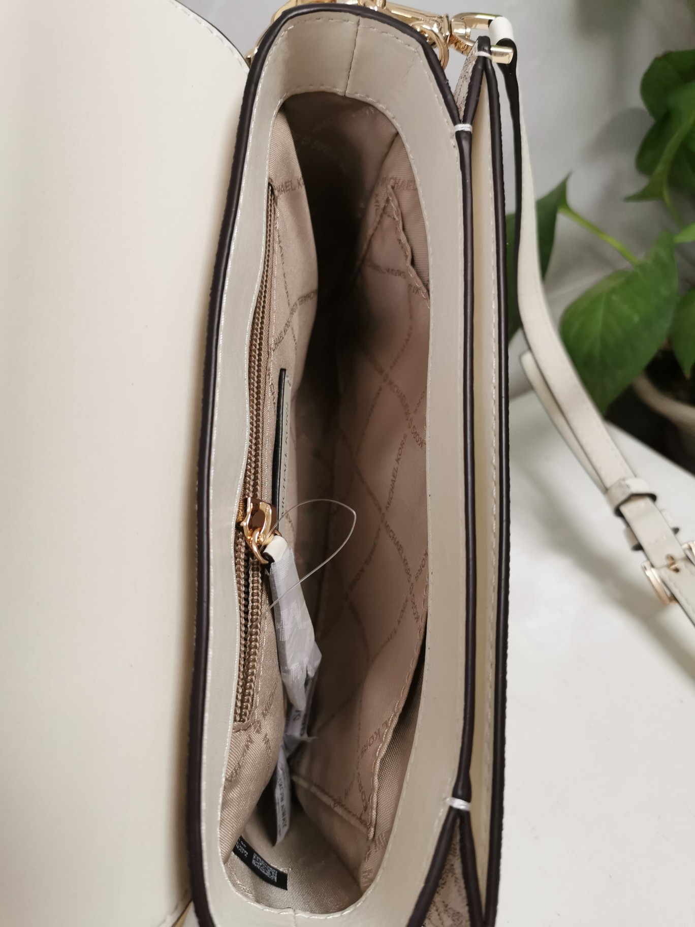 Michael Kors MK独家新款Carmen中号信封包链条翻盖牛皮单肩斜挎包 大字母五金pv白拼白