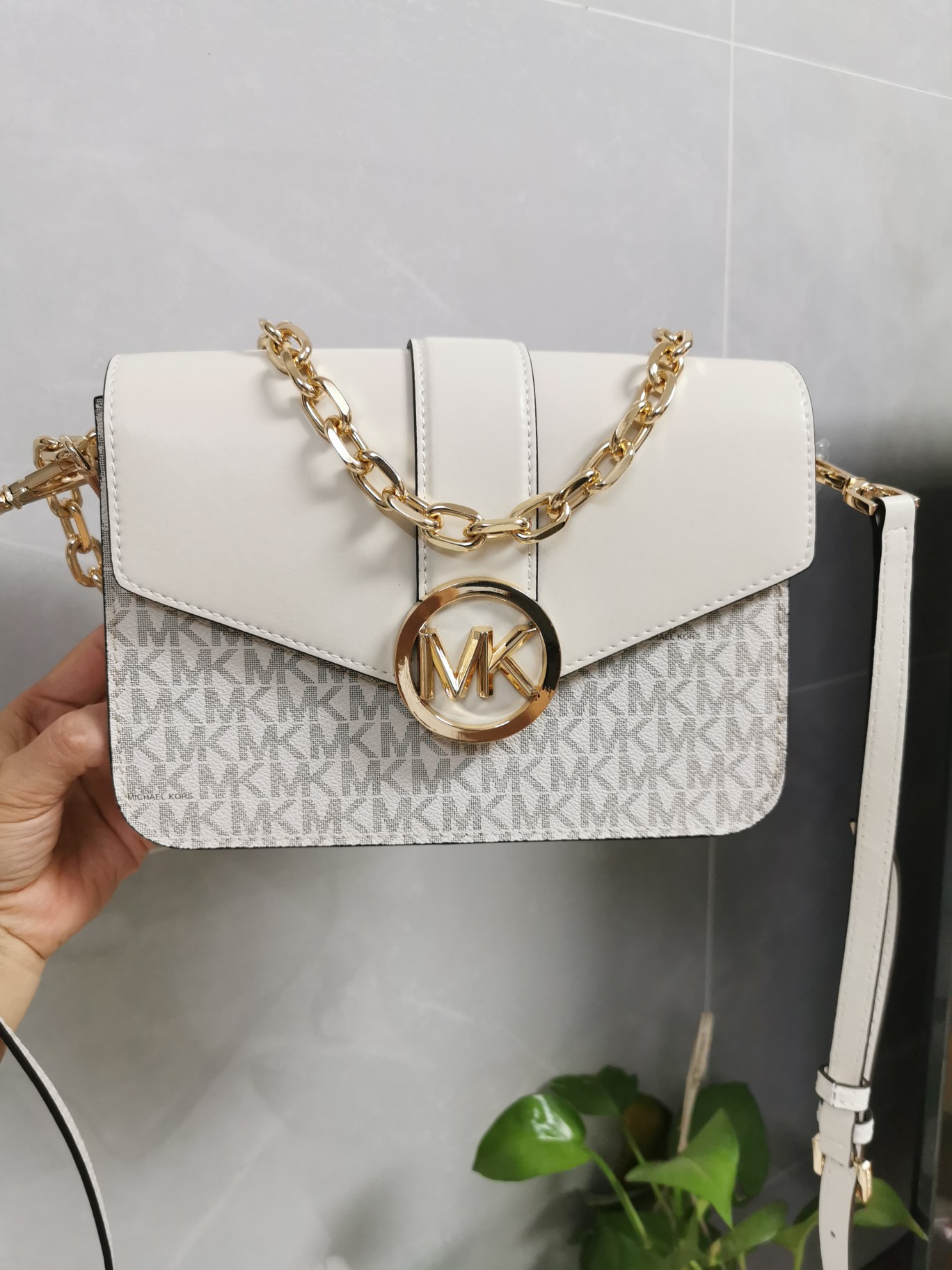 Michael Kors MK独家新款Carmen中号信封包链条翻盖牛皮单肩斜挎包， 大字母五金，五金链条手提和长肩带斜挎包，双肩带可拆卸