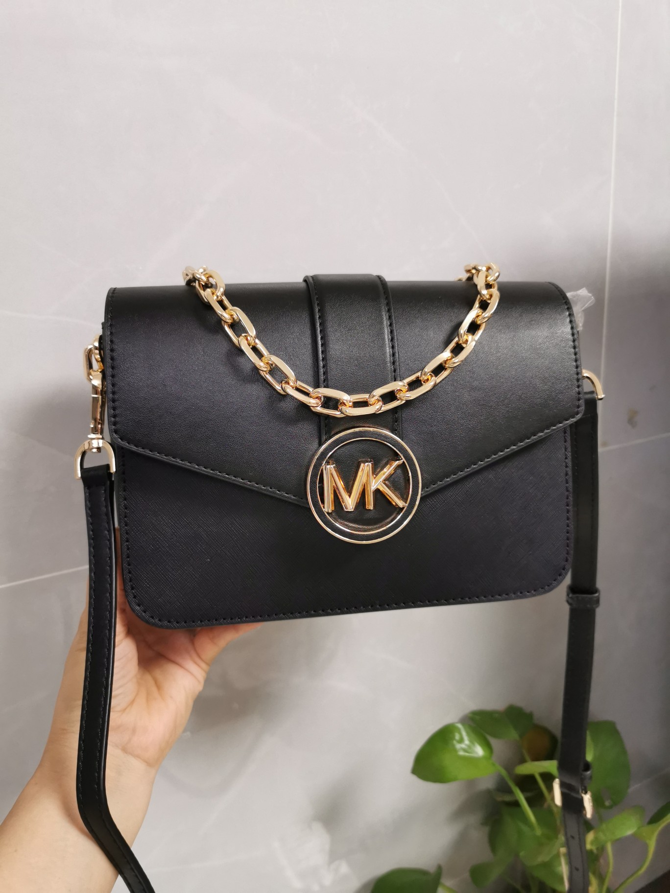 Michael Kors MK独家新款Carmen中号信封包链条翻盖牛皮单肩斜挎包， 大字母五金，五金链条手提和长肩带斜挎包，双肩带可拆卸