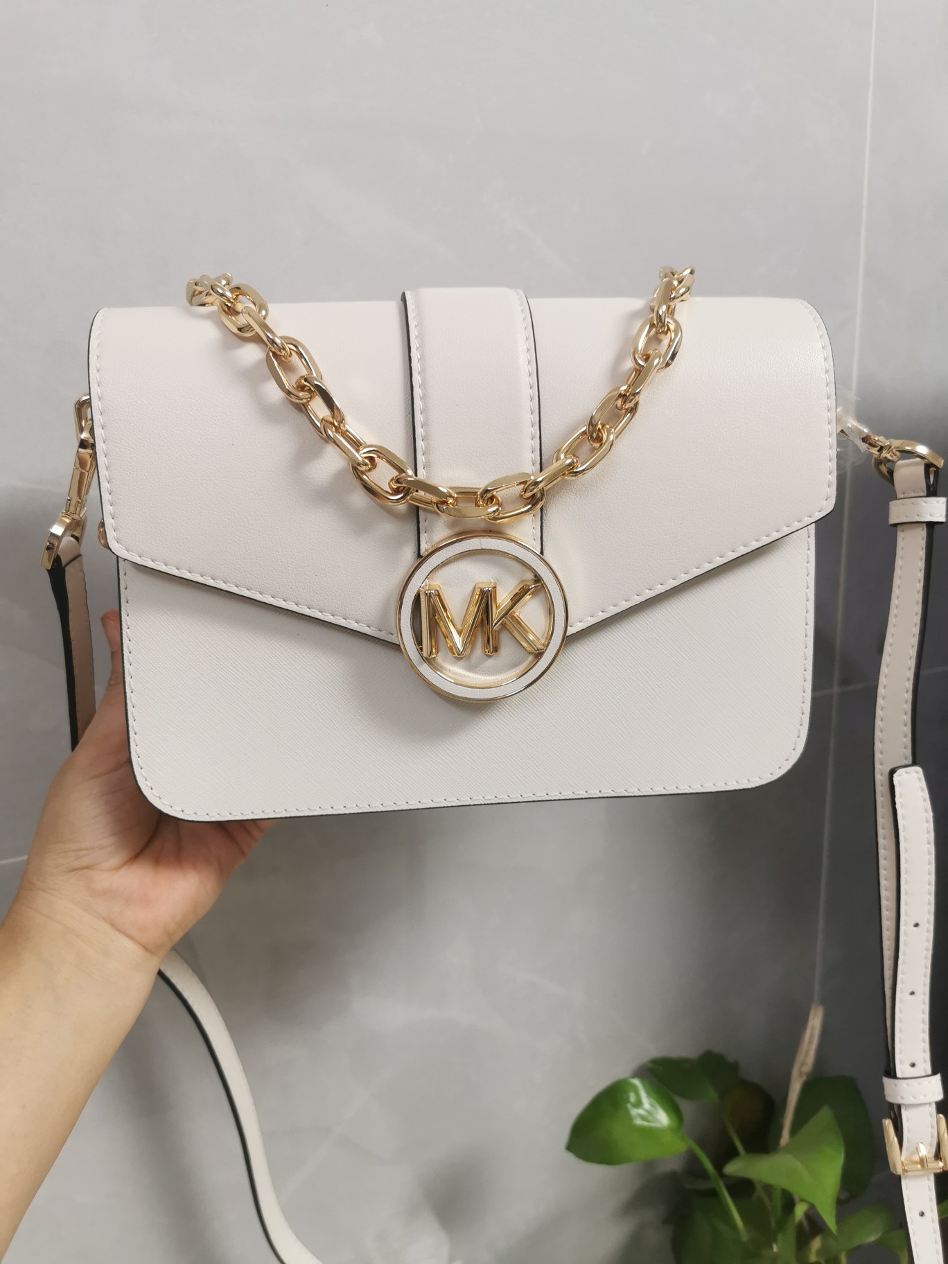 Michael Kors MK独家新款Carmen中号信封包链条翻盖牛皮单肩斜挎包， 大字母五金，五金链条手提和长肩带斜挎包，双肩带可拆卸