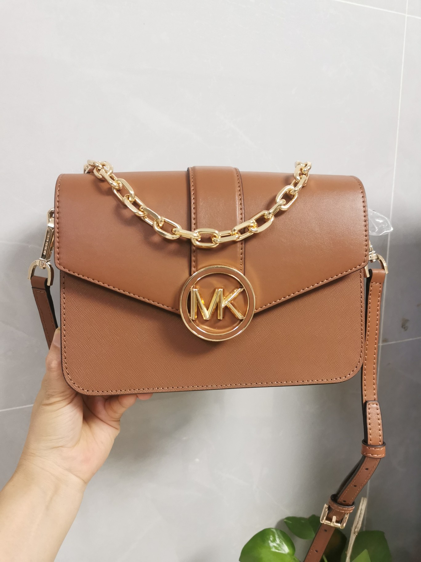 Michael Kors MK独家新款Carmen中号信封包链条翻盖牛皮单肩斜挎包， 大字母五金，五金链条手提和长肩带斜挎包，双肩带可拆卸