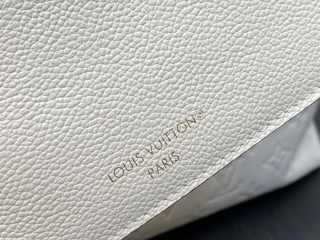 Top Original Quality M46610 White Embossed All-Leather Shoulder Bag - Bag 9