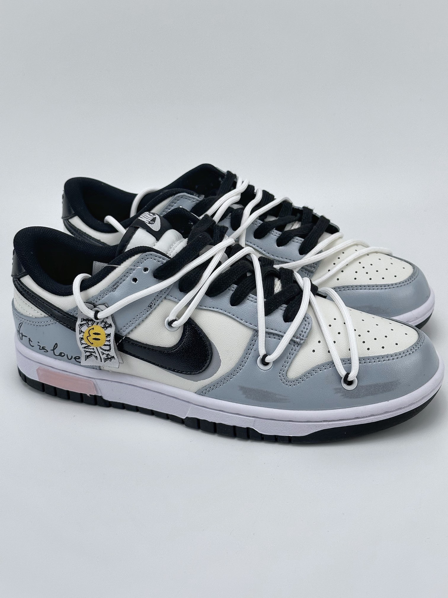 Nike SB Dunk Low Panda Prank Art of Love DD1391-100