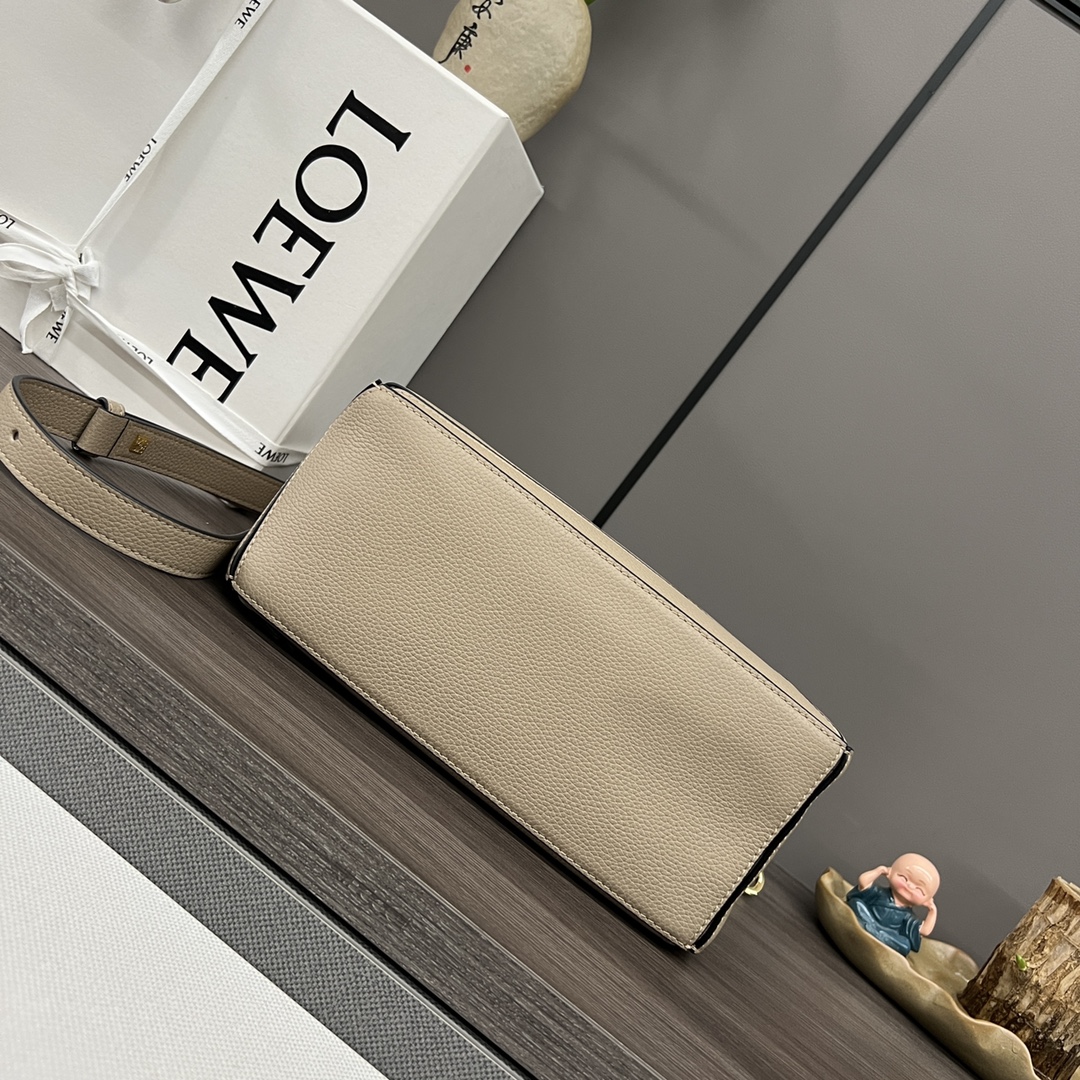 L⊚℮w℮🌟 🔥Puzzle small#新做法#专柜同步🎉采用进口珠地小牛皮运用了独特剪裁 搭配平纹拼