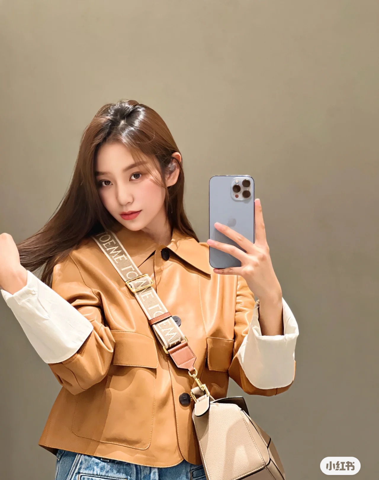 NO:193268,uzzle sand color with wide shoulder strap YYDS!  Any clothes can be perfectly matched, geometric bag 24cm small19860909uzzle沙色搭配宽肩带YYDS！什么衣服都可以完美搭配,几何包24cm小号,Bag