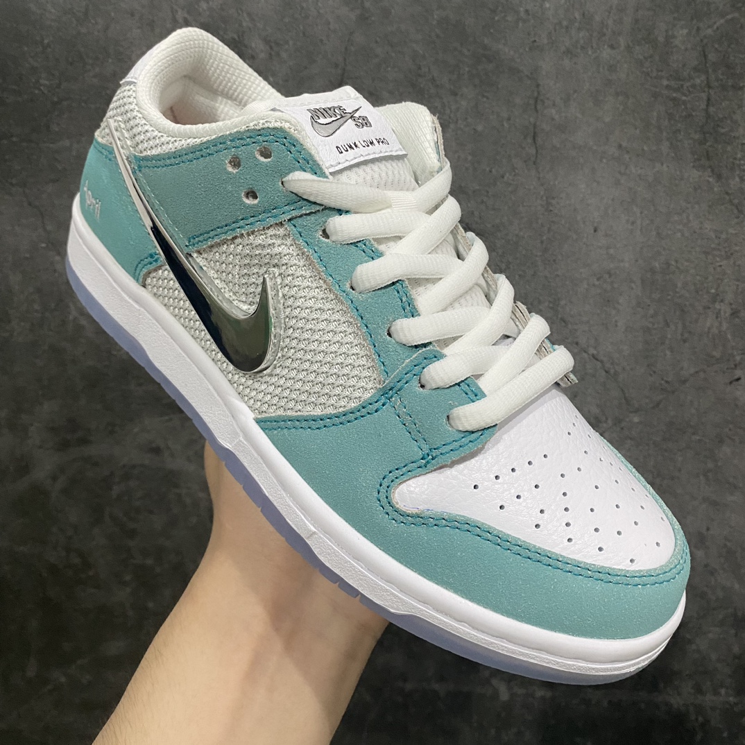 xc platform version April Skateboards x NK SB Dunk Low Little Tiffany Green FD2562-400