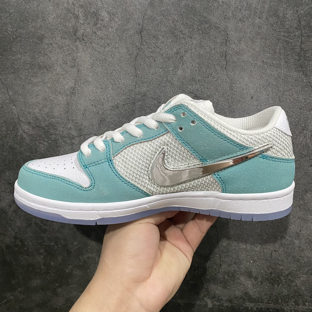 xc platform version April Skateboards x NK SB Dunk Low Little Tiffany Green FD2562-400