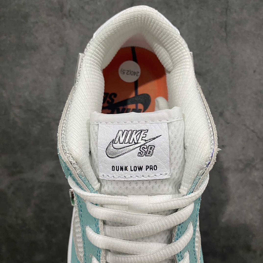 xc platform version April Skateboards x NK SB Dunk Low Little Tiffany Green FD2562-400