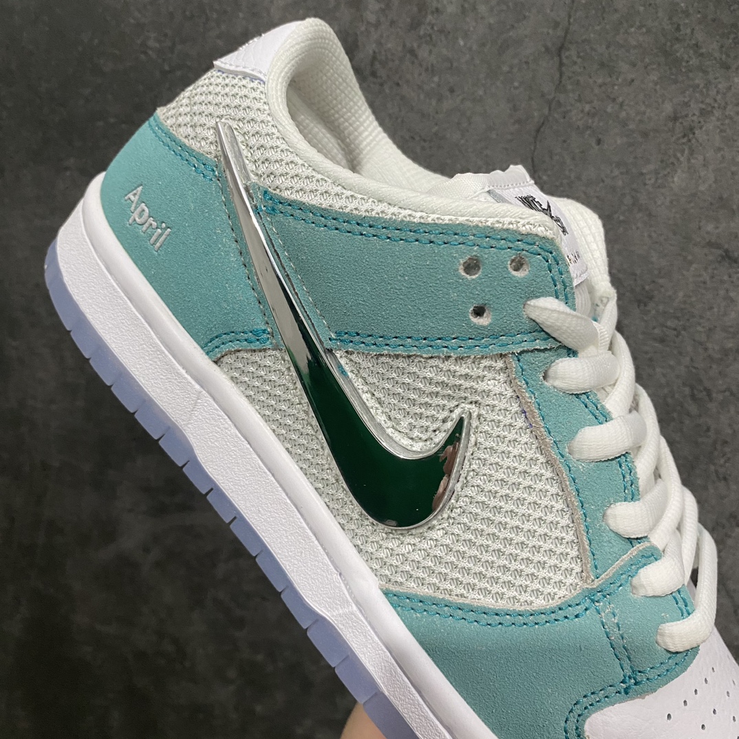 xc platform version April Skateboards x NK SB Dunk Low Little Tiffany Green FD2562-400