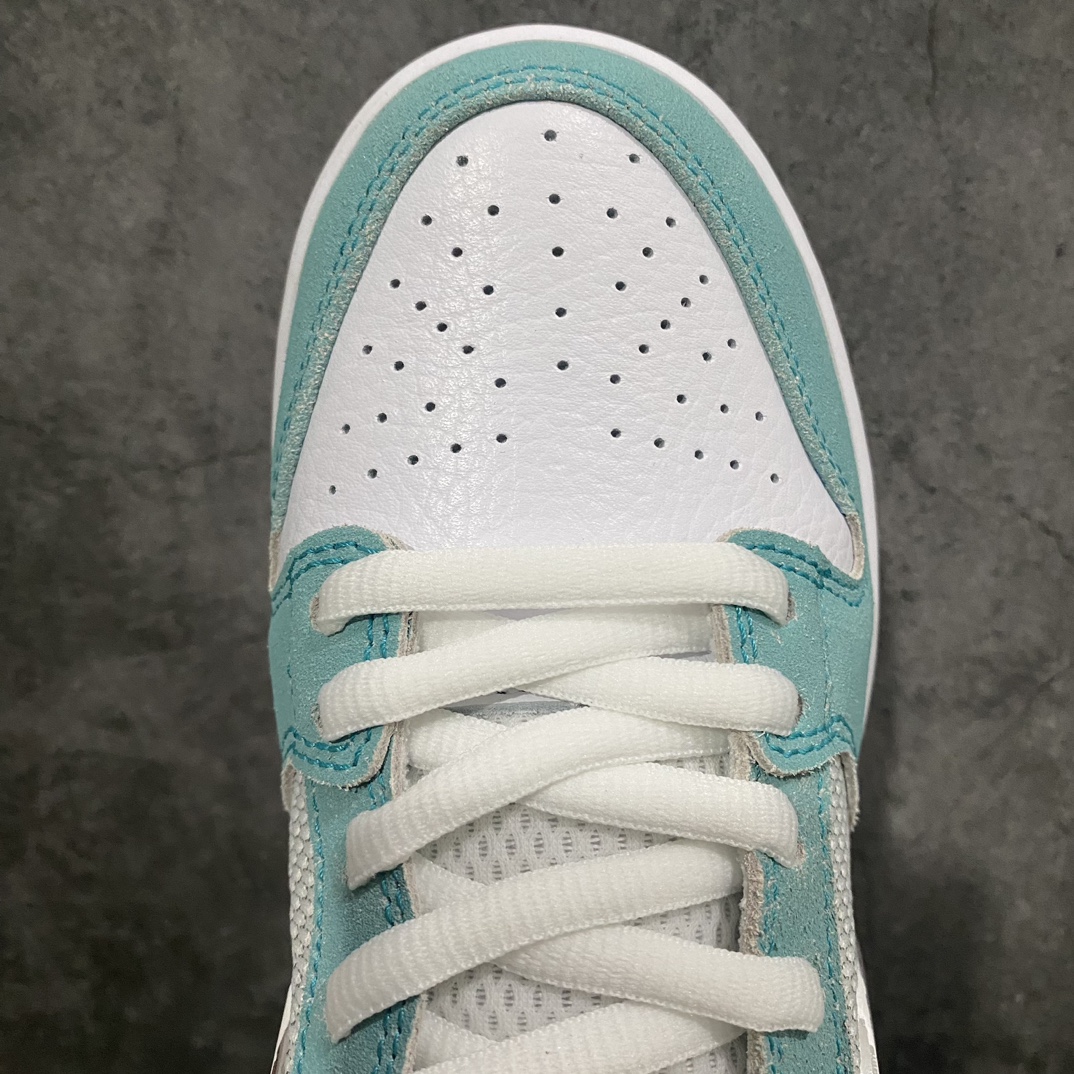 xc platform version April Skateboards x NK SB Dunk Low Little Tiffany Green FD2562-400