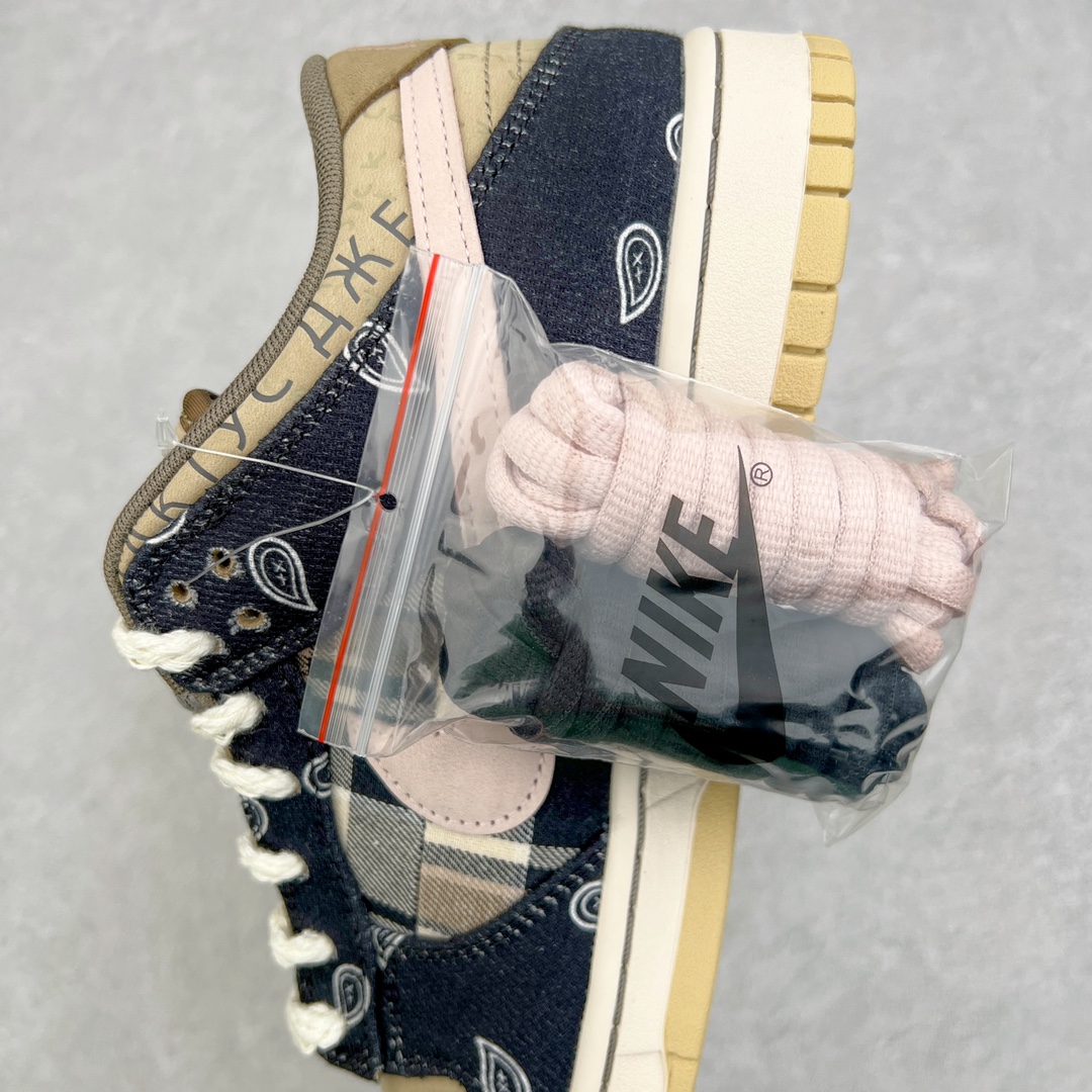 图片[7]-零售💰460 ＃PK纯原 Travis Scott x NK SB Dunk Low TS联名腰果花 CT5053-001 原厂原楦原纸版开发 原盒原标 市场天花板 采用进口丝光磨砂皮＋具有质感牛仔布拼接设计 在紫光下鞋身部位呈现紫光线条 完全与原版一模一样 右脚外侧腰果花图是缺口的同步官方 鞋头弧度高度、后跟小山峰弧度都比对原鞋 鞋垫嵌入Zoom气垫装置 腰果花的鞋款撕开里面还有一层特殊的鞋面 而鞋舌上的\”Cactus Jack\”也是证明了出自Travis  Scott之手 SIZE：36 36.5 37.5 38 38.5 39 40 40.5 41 42 42.5 43 44 44.5 45 46 47.5 编码：by4936060-运动鞋